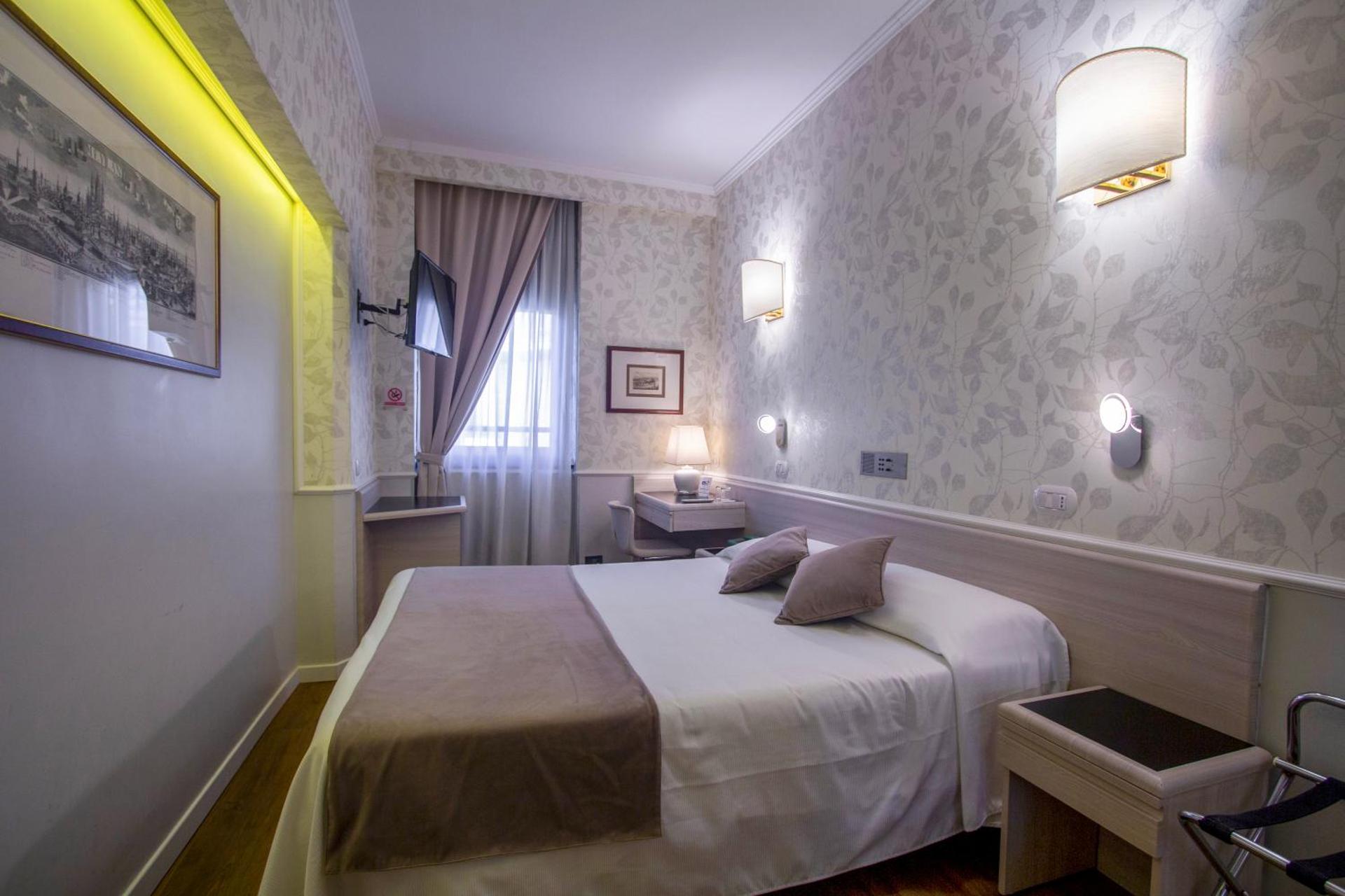 Hotel Flora - Photo 43