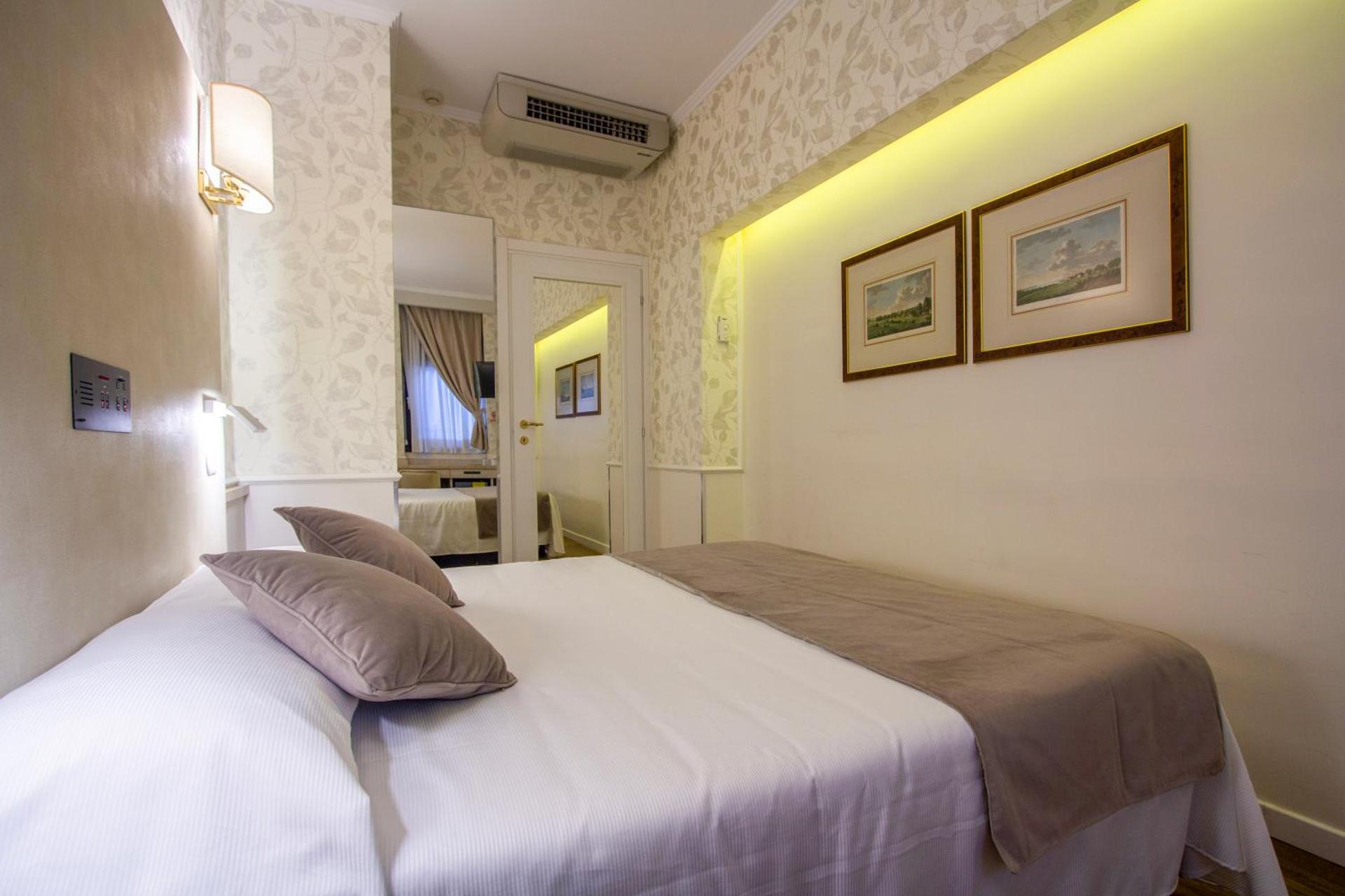 Hotel Flora - Photo 39