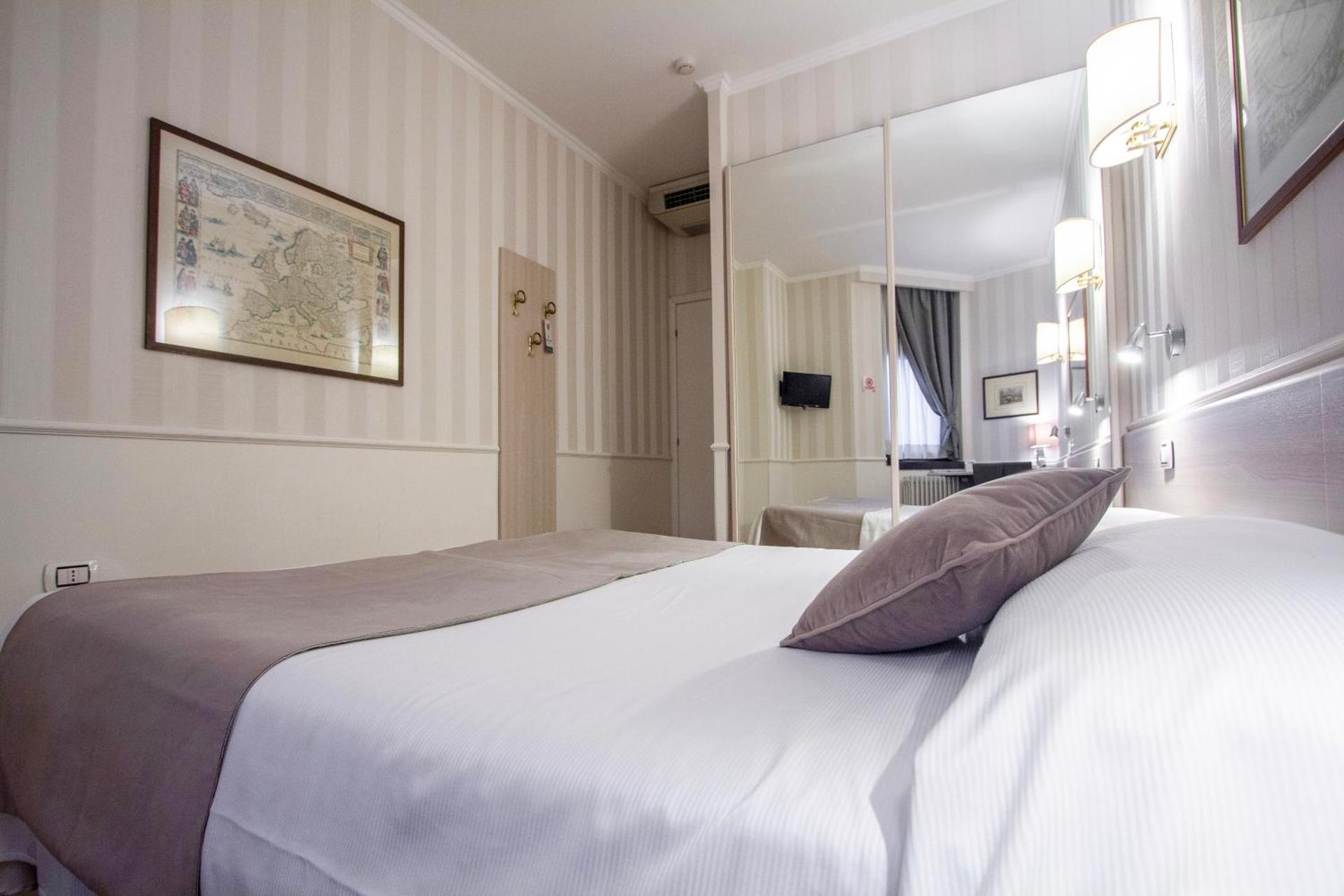 Hotel Flora - Photo 25