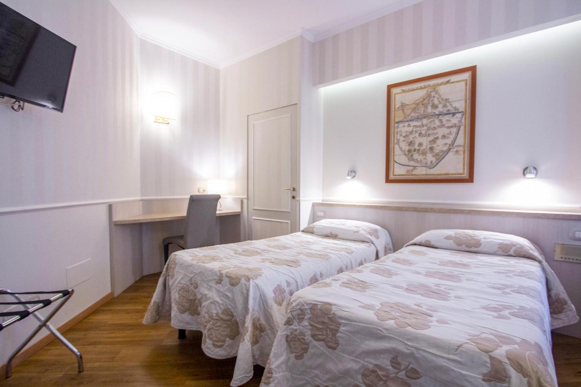 Hotel Flora - Photo 59