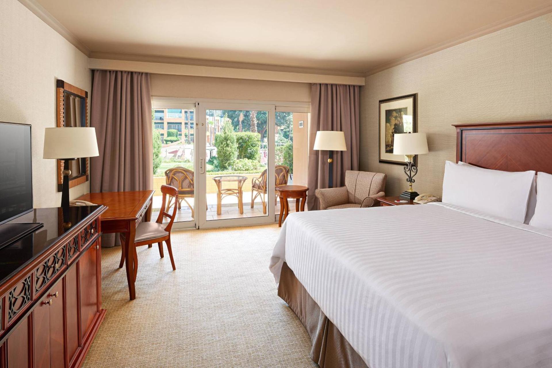 Deluxe Garden Room, 1 King, Balcony