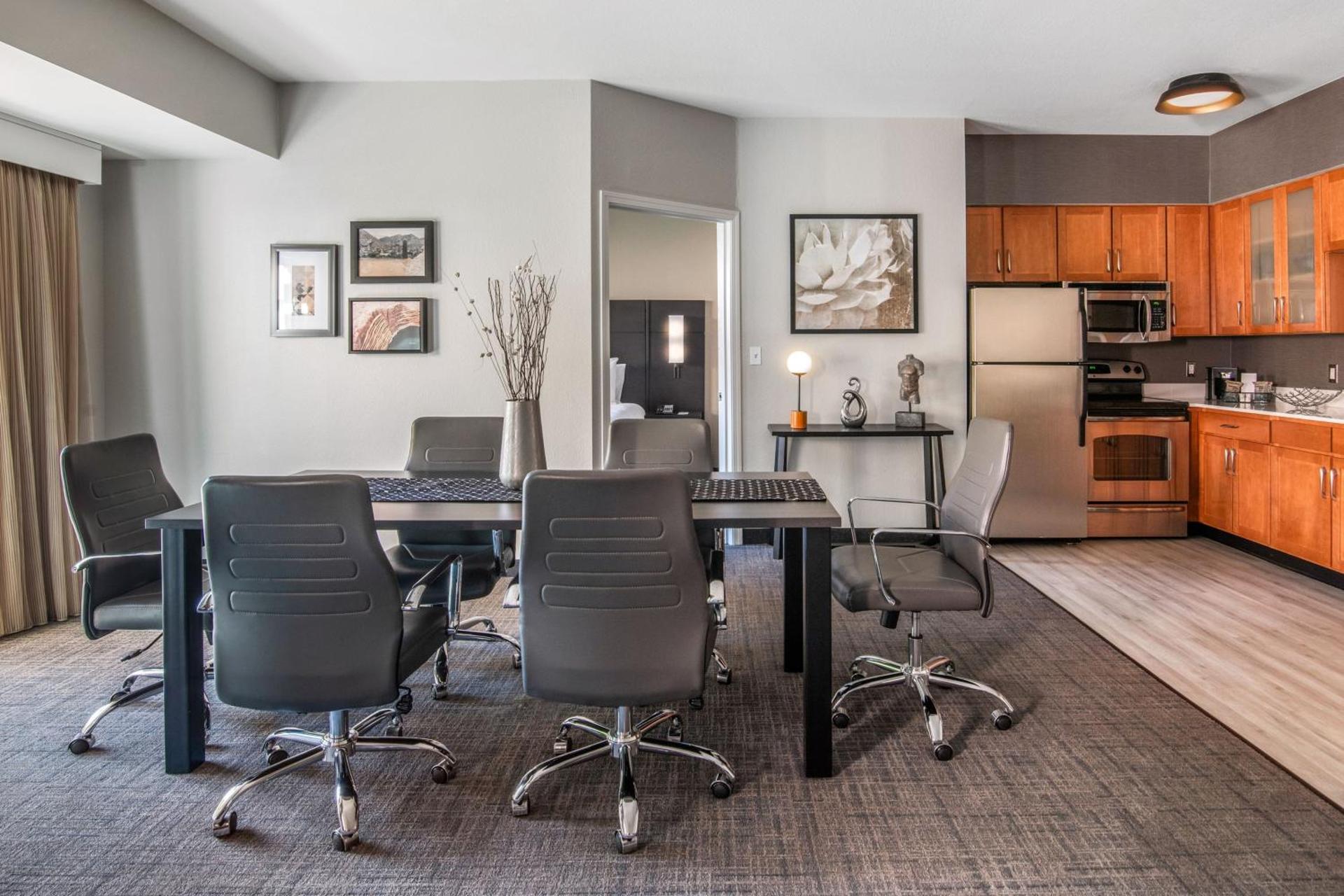 Residence Inn Phoenix Glendale Sports & Entertainment District - Photo 9