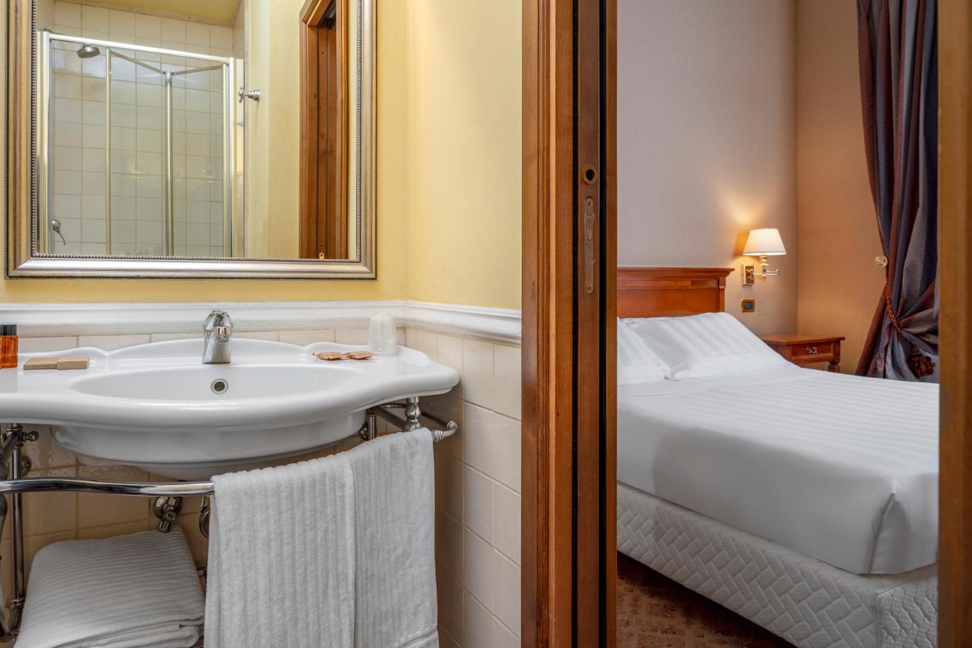 Hotel Oceania - Photo 79