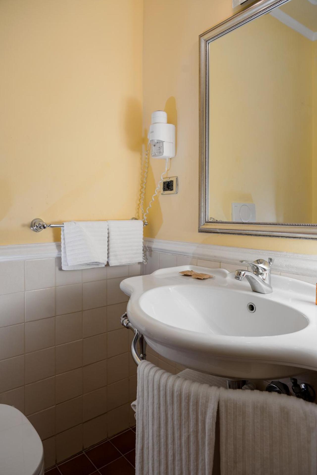 Hotel Oceania - Photo 96