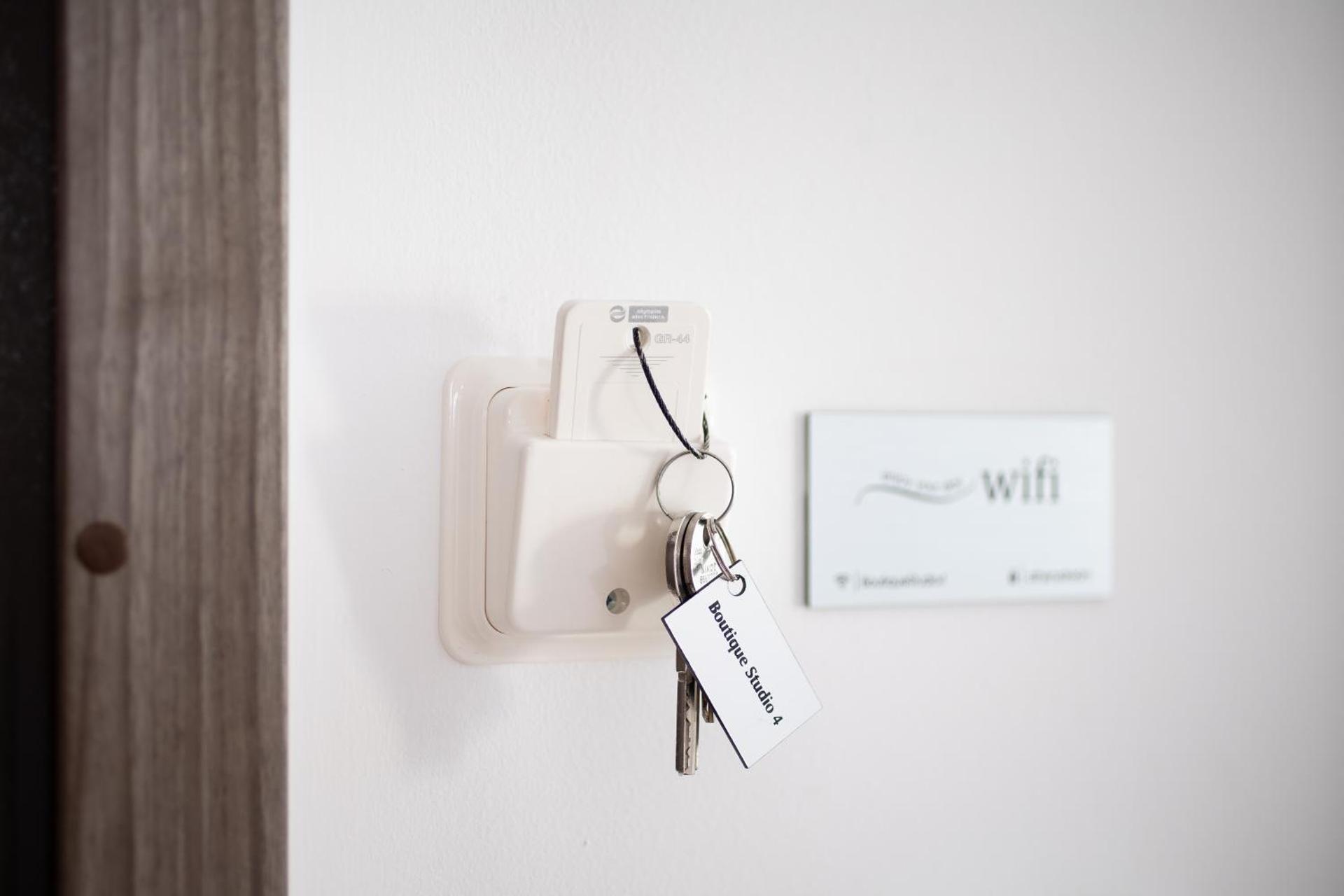 Boutique Studios near Airport - Photo 32