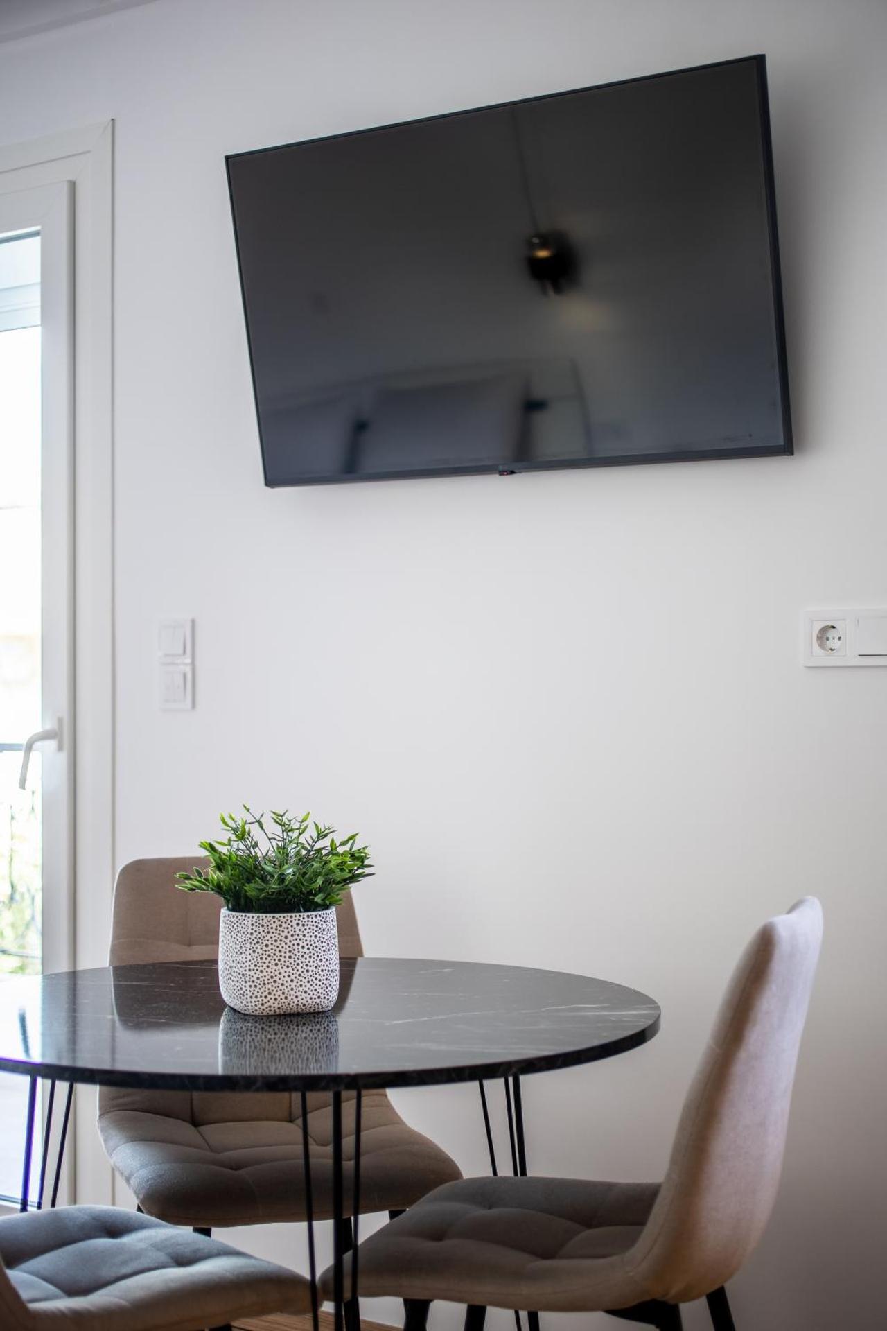 Boutique Studios near Airport - Photo 24