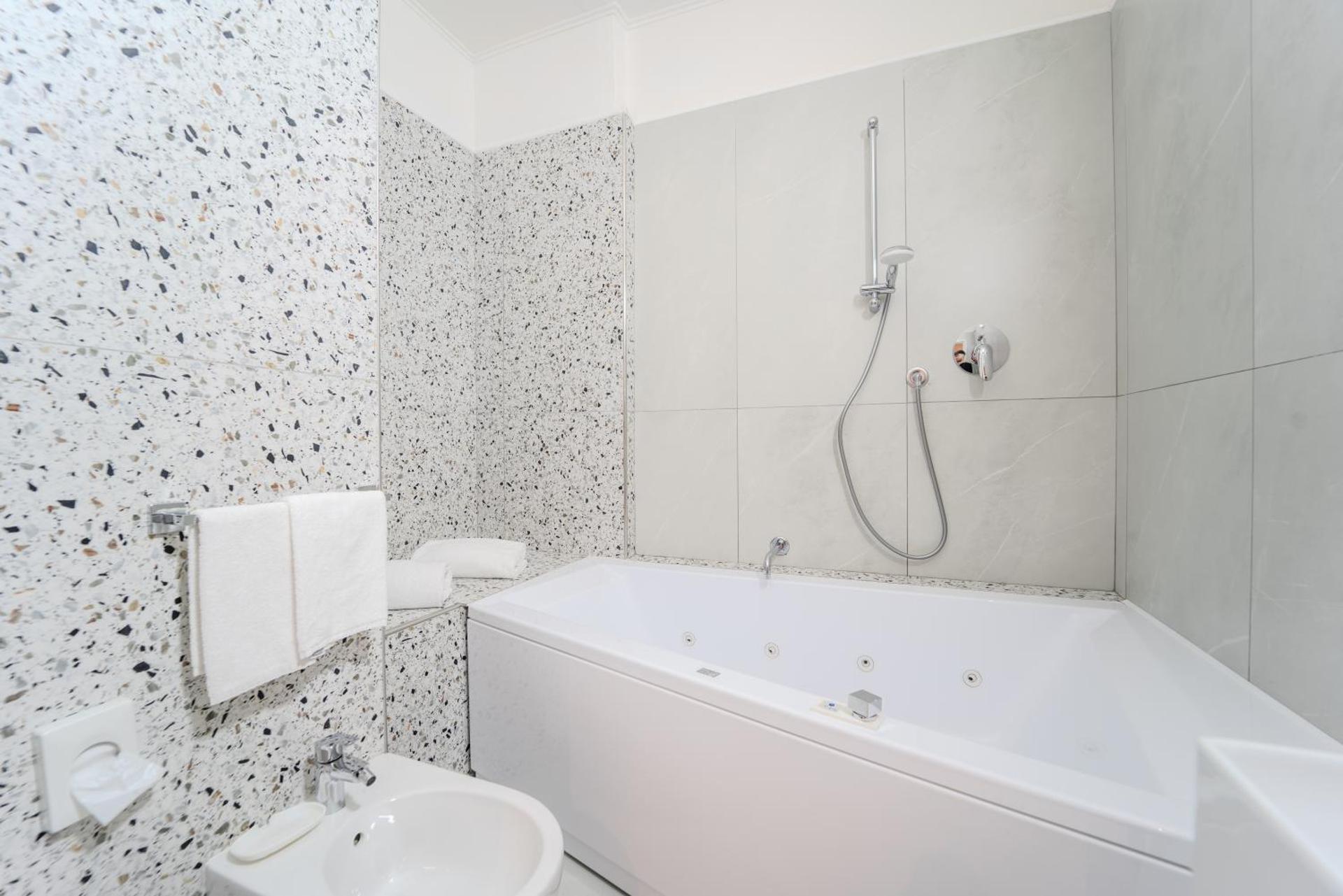 Hotel Donatello - Photo 17