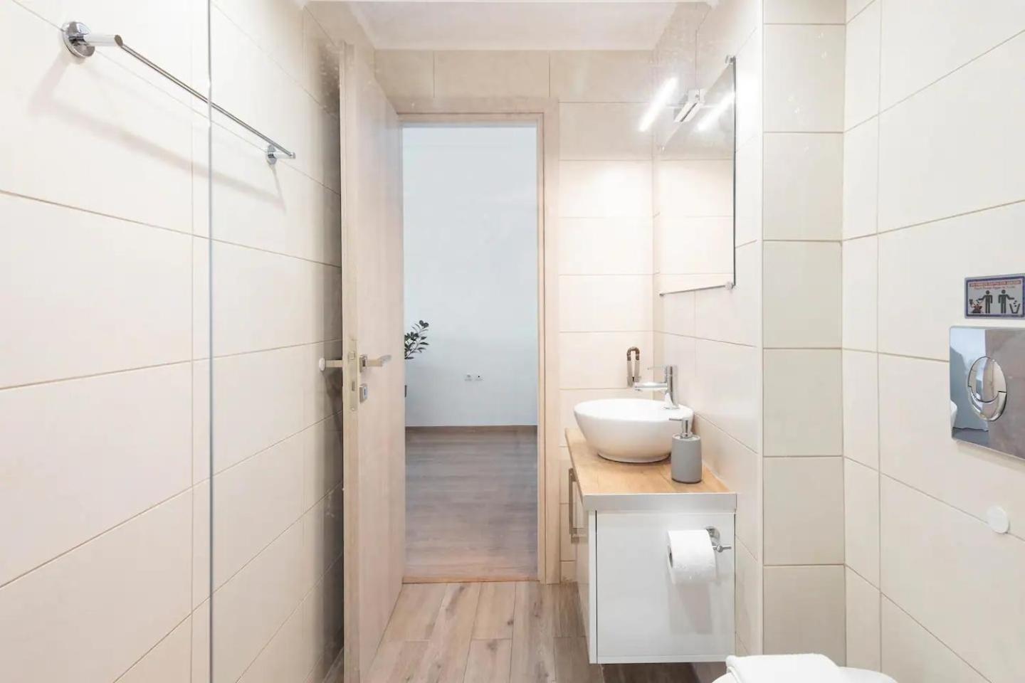 Boutique Studios near Airport - Photo 64