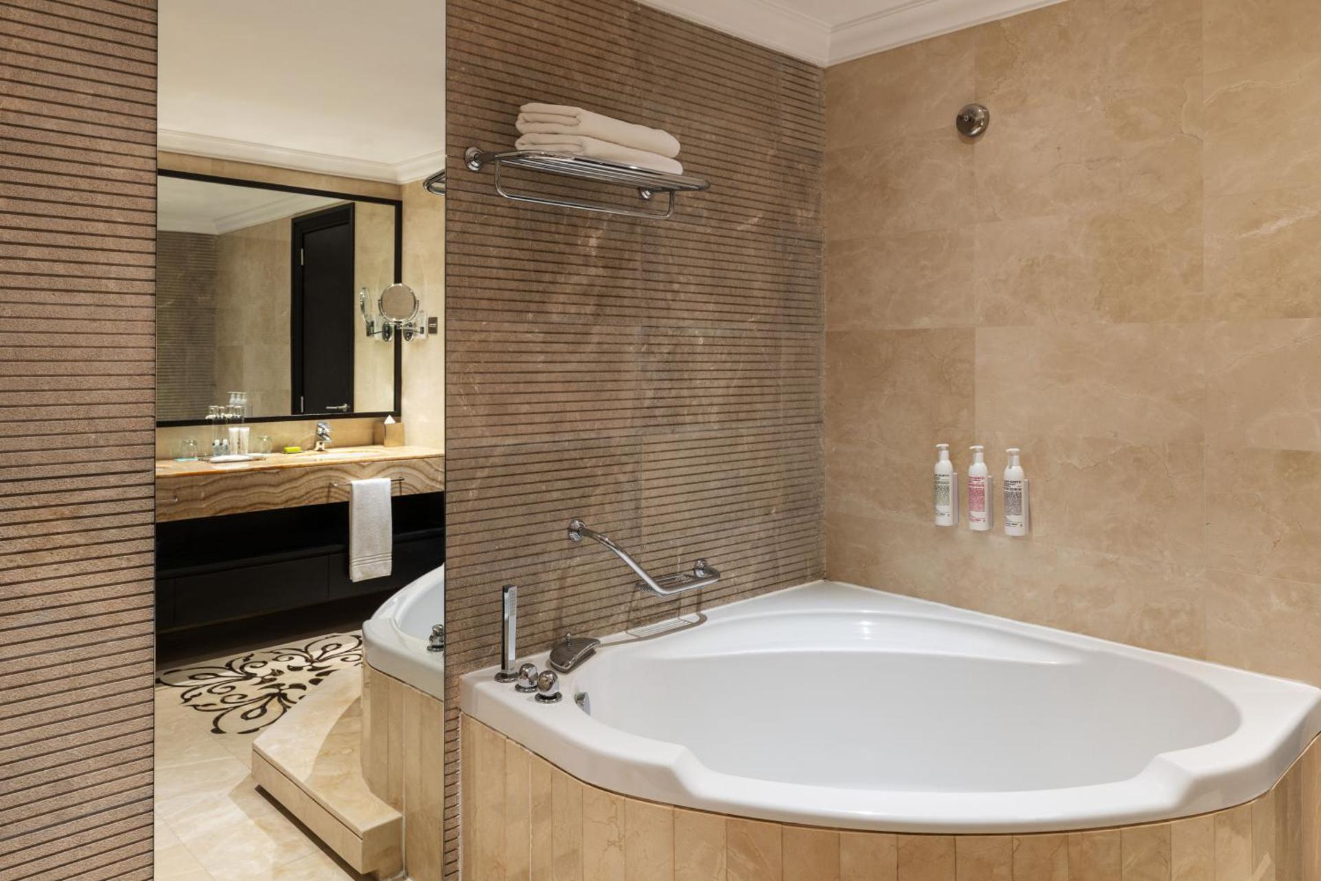 Le Meridien Mina Seyahi Beach Resort & Waterpark - Photo 65