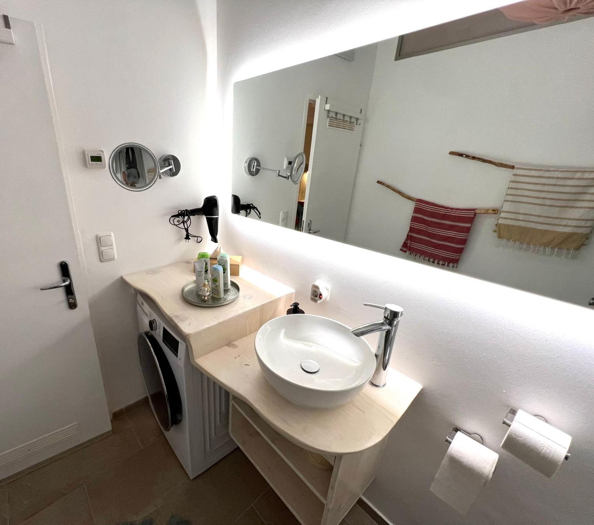 Boutique Apartment - Photo 9