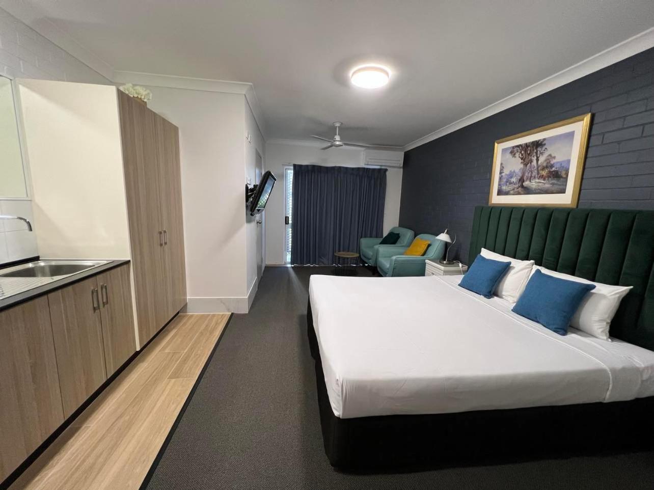 Benson Court Motel - Photo 2