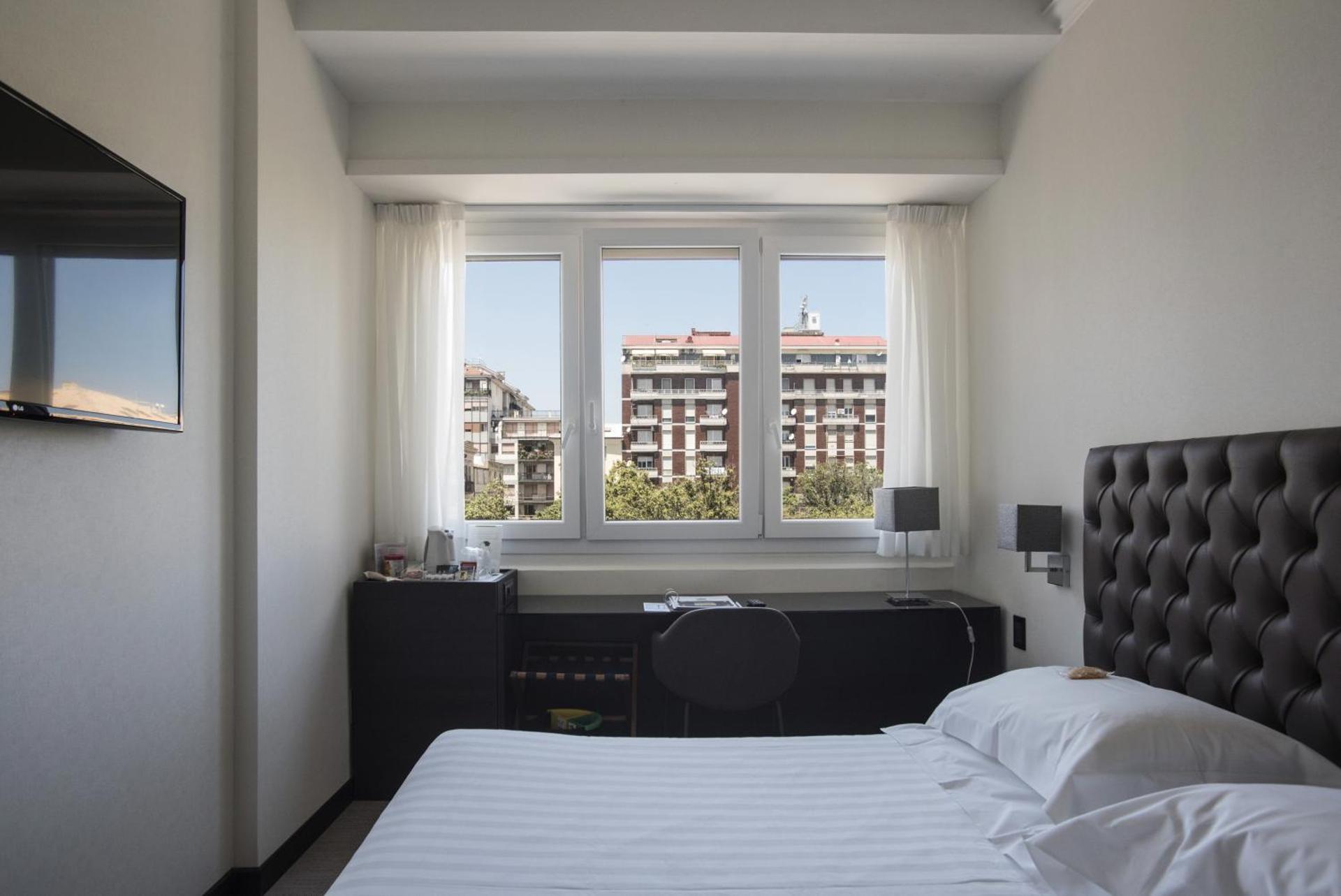 Hotel Plaza - Photo 8