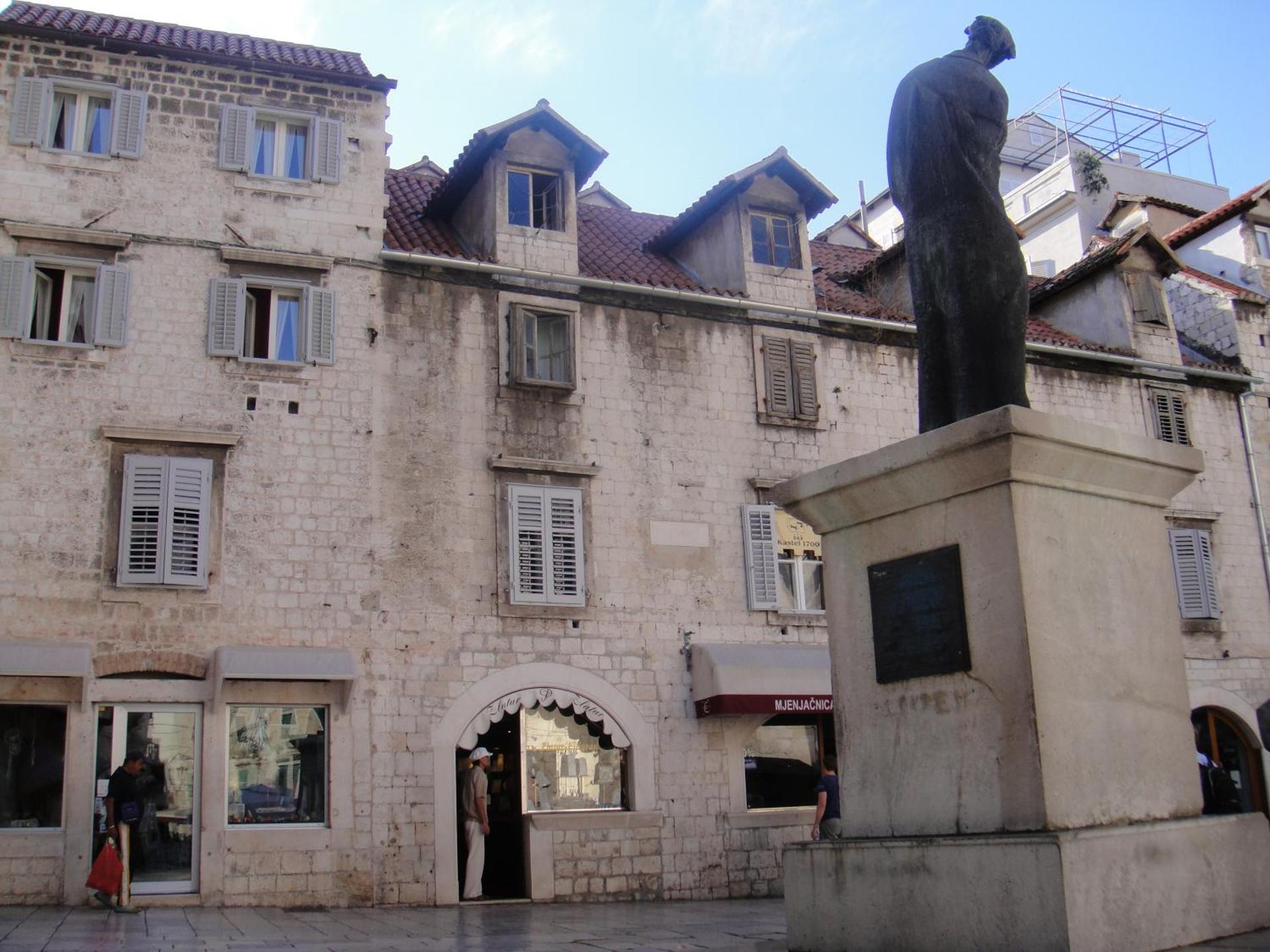 Old Town Suites - Photo 16