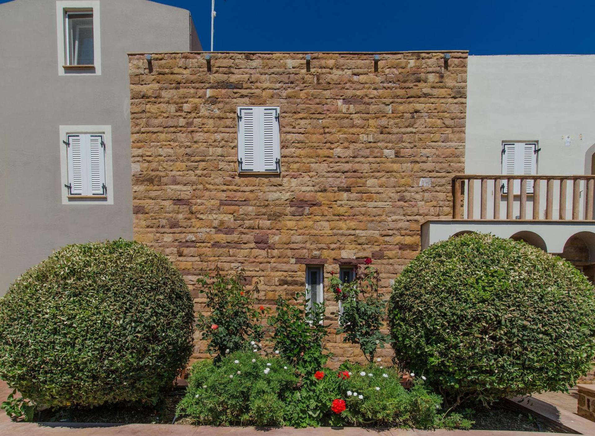 Plaka Studios - Photo 98