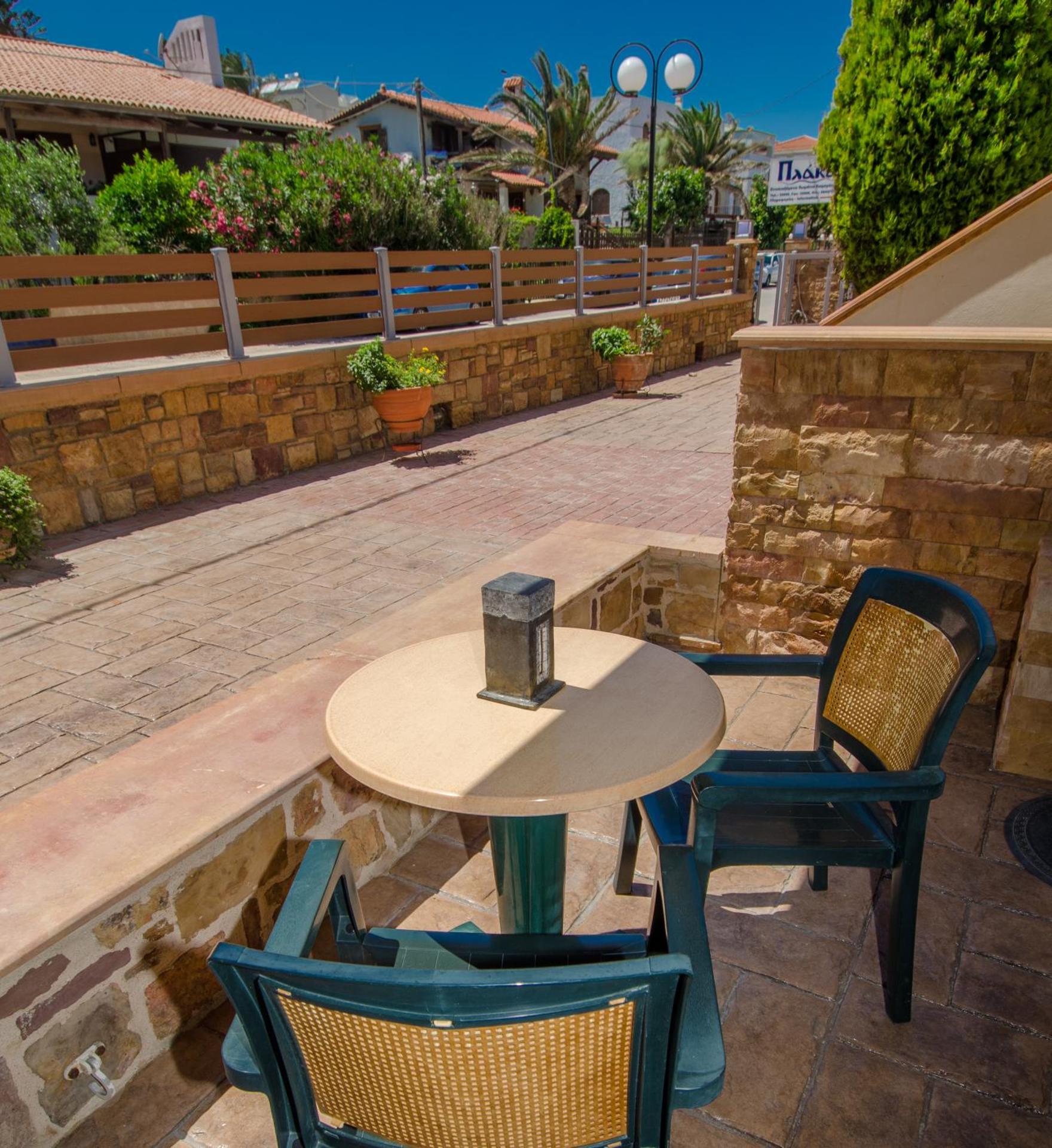 Plaka Studios - Photo 32