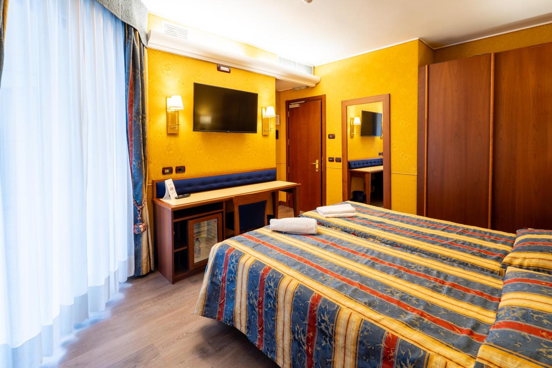 Hotel Des Etrangers - Photo 93