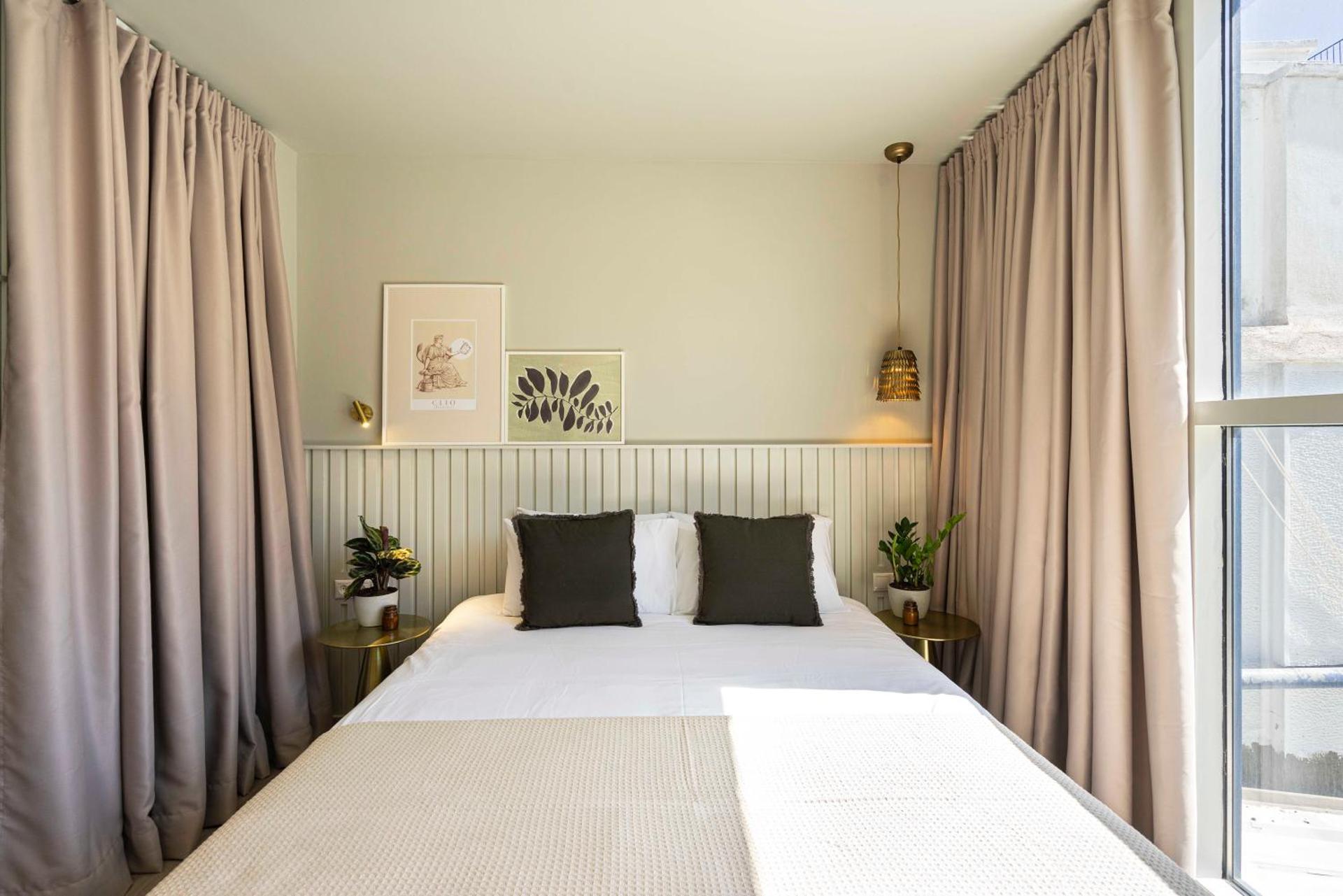 Yalarent Stunning Apartments at the Heart of Athens - Photo 14