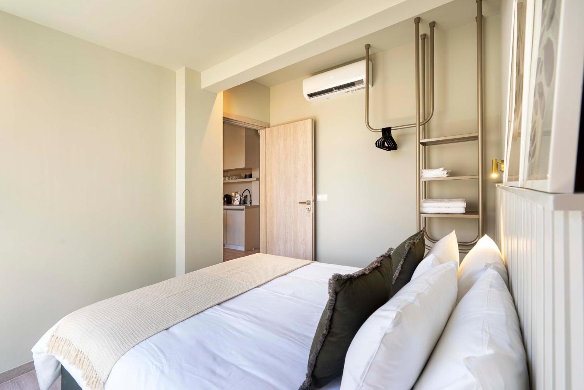 Yalarent Stunning Apartments at the Heart of Athens - Photo 17