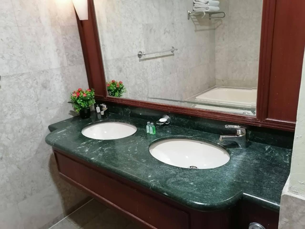 City Apartment at Times Square - Photo 26