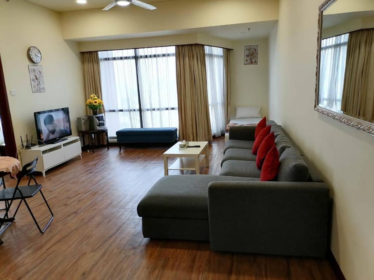 City Apartment at Times Square - Photo 62