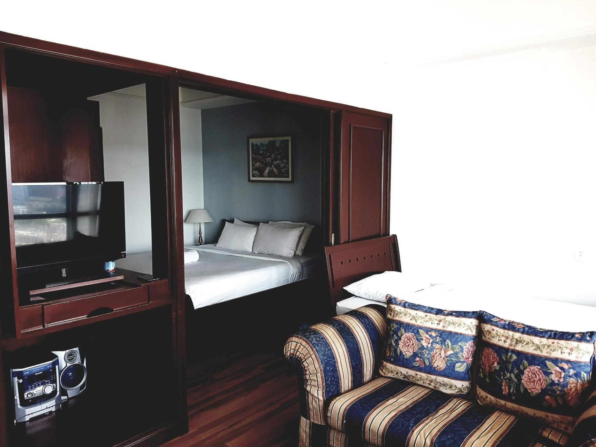 City Apartment at Times Square - Photo 40
