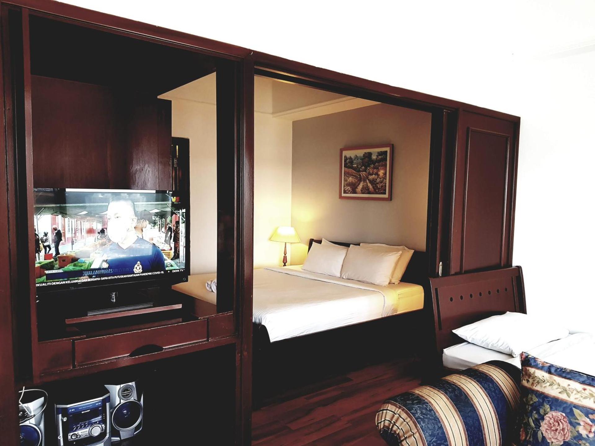 City Apartment at Times Square - Photo 42