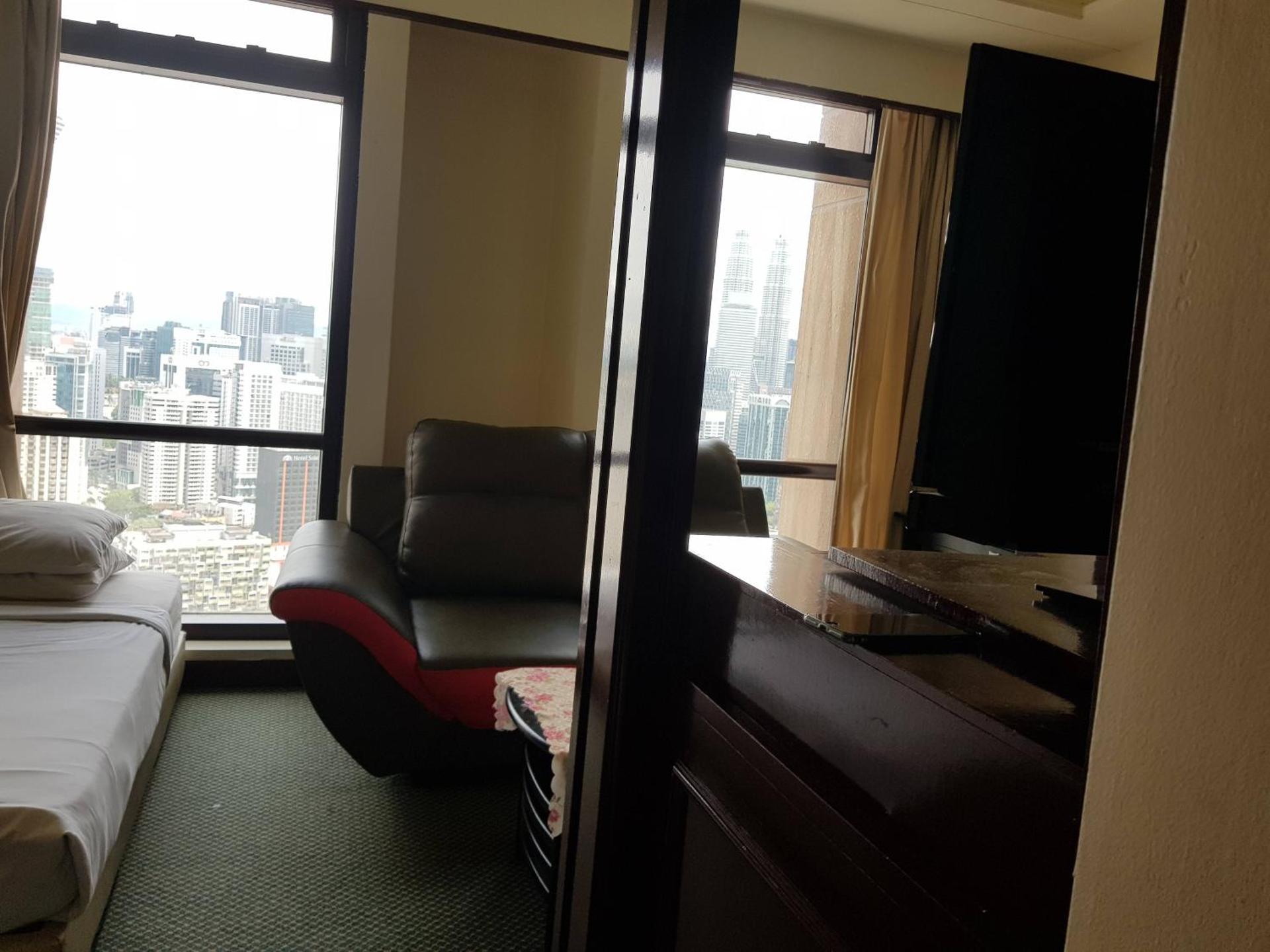 City Apartment at Times Square - Photo 43