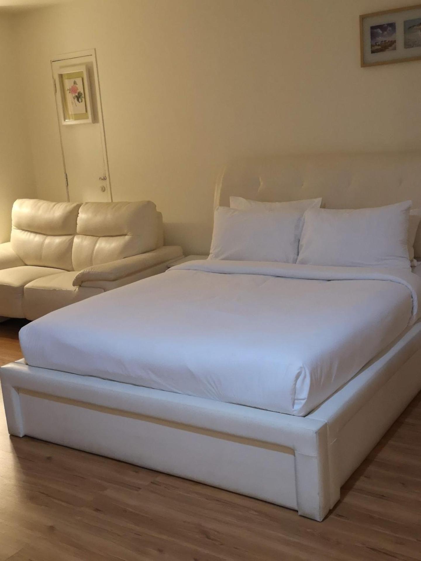 City Apartment at Times Square - Photo 8