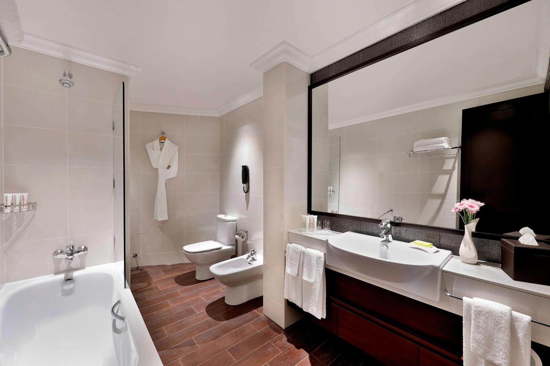 Le Meridien Mina Seyahi Beach Resort & Waterpark - Photo 81