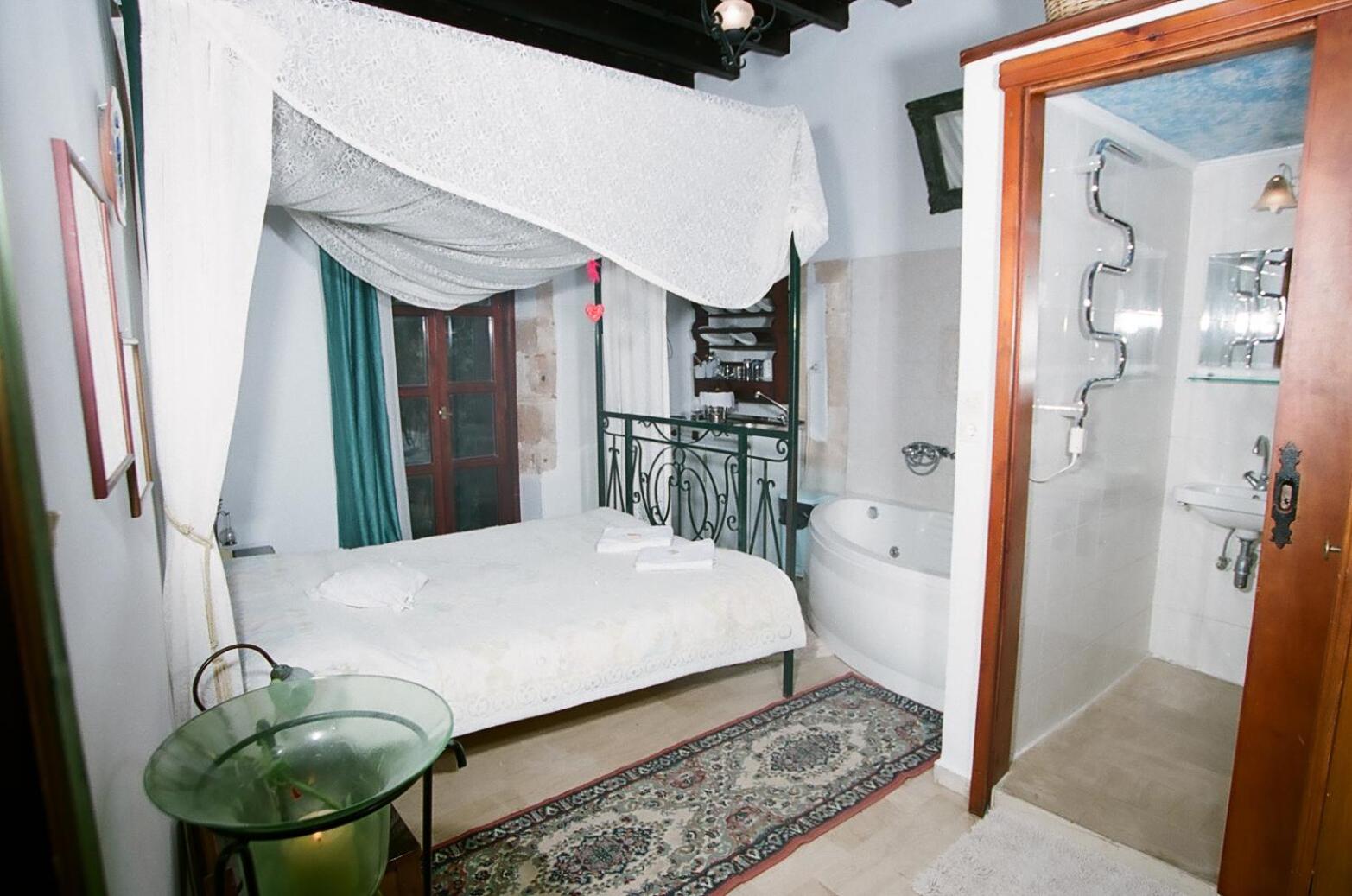 Deluxe Double Room - Photo 2