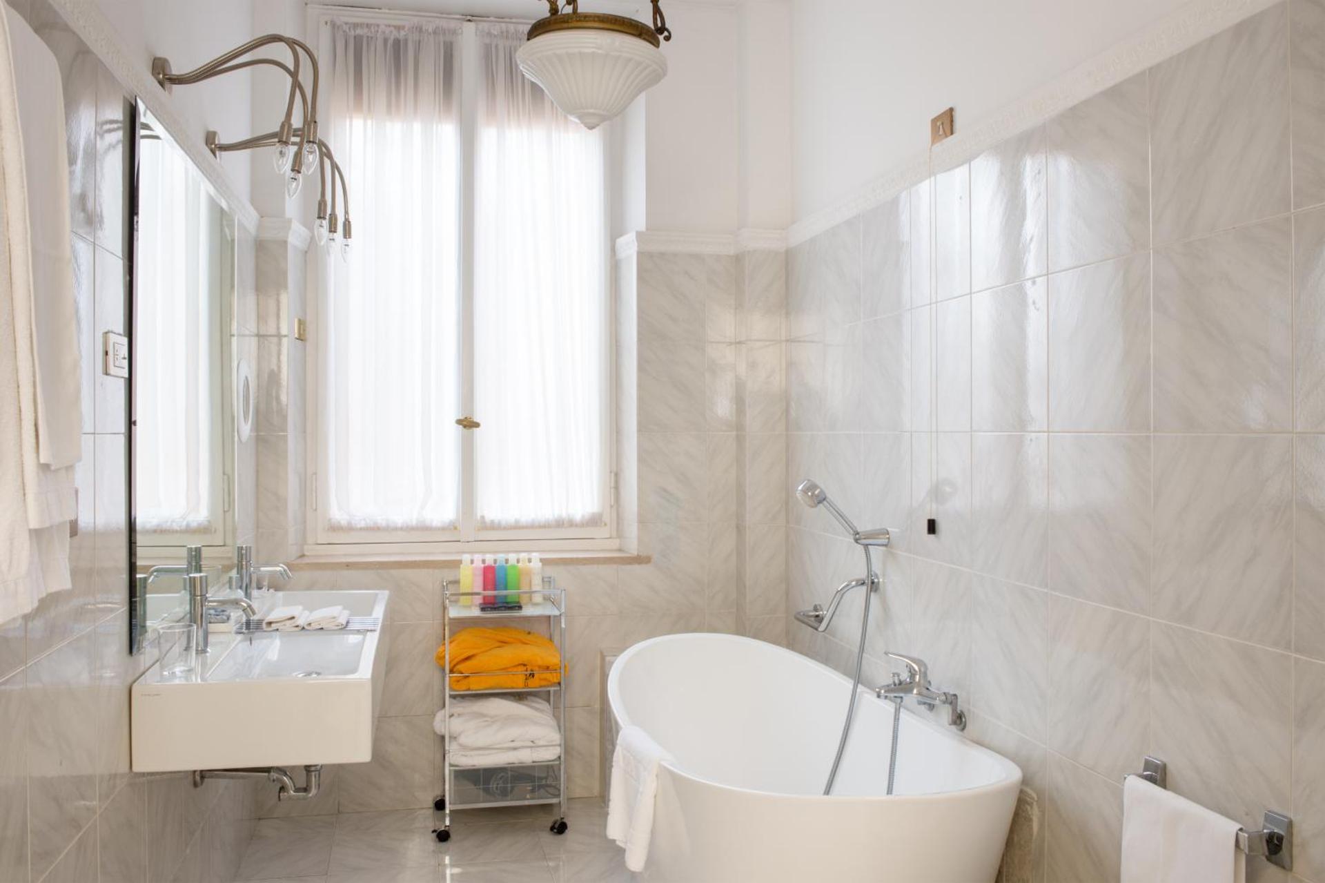 Grand Hotel Plaza - Photo 21