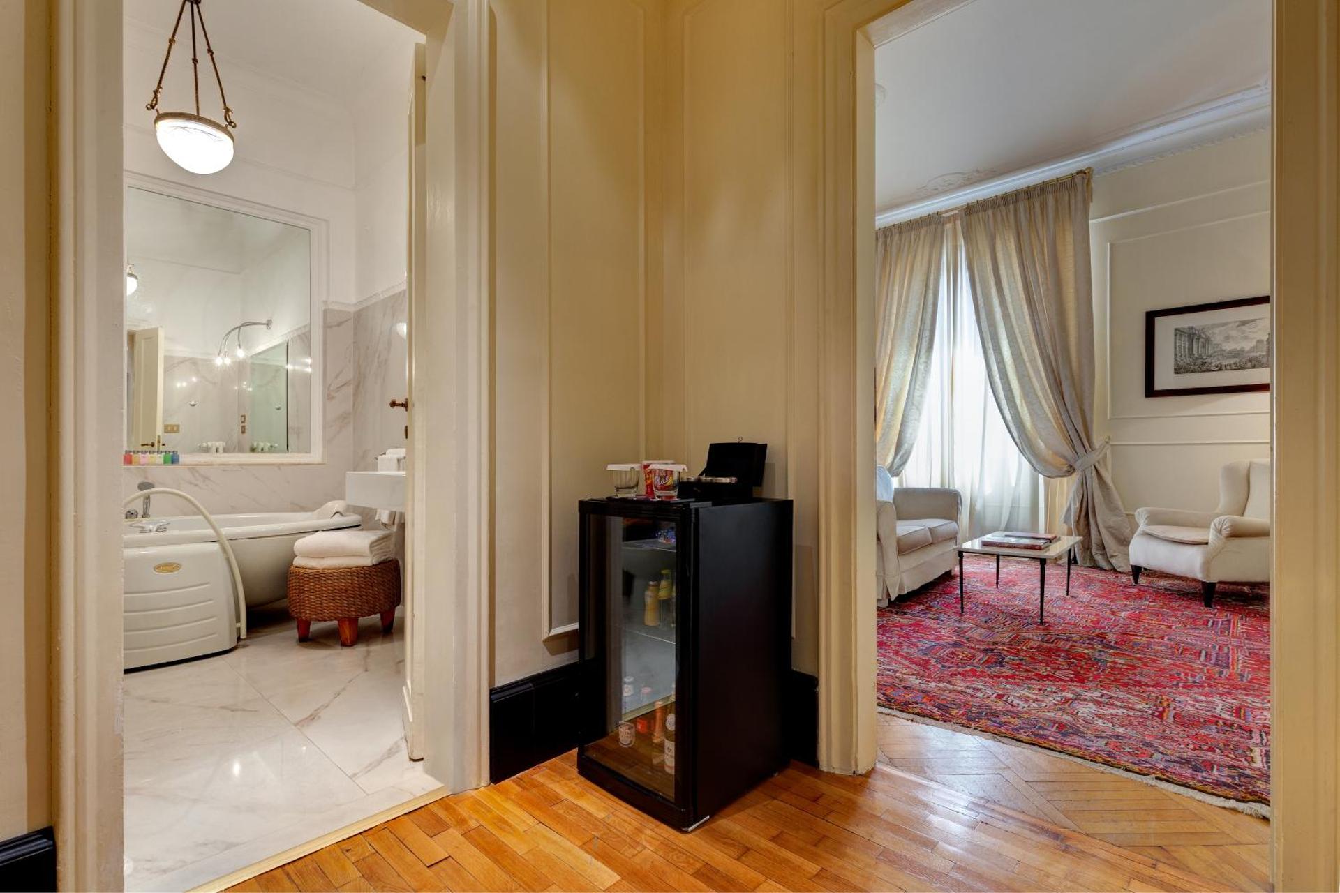Grand Hotel Plaza - Photo 20