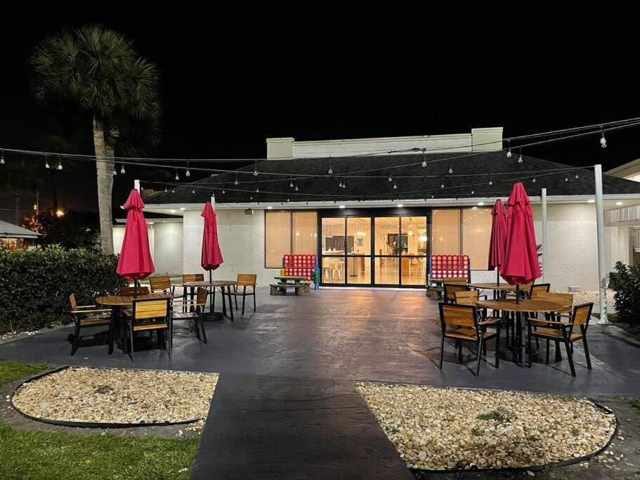 Cozy hotel with Super location near Disney - Photo 6