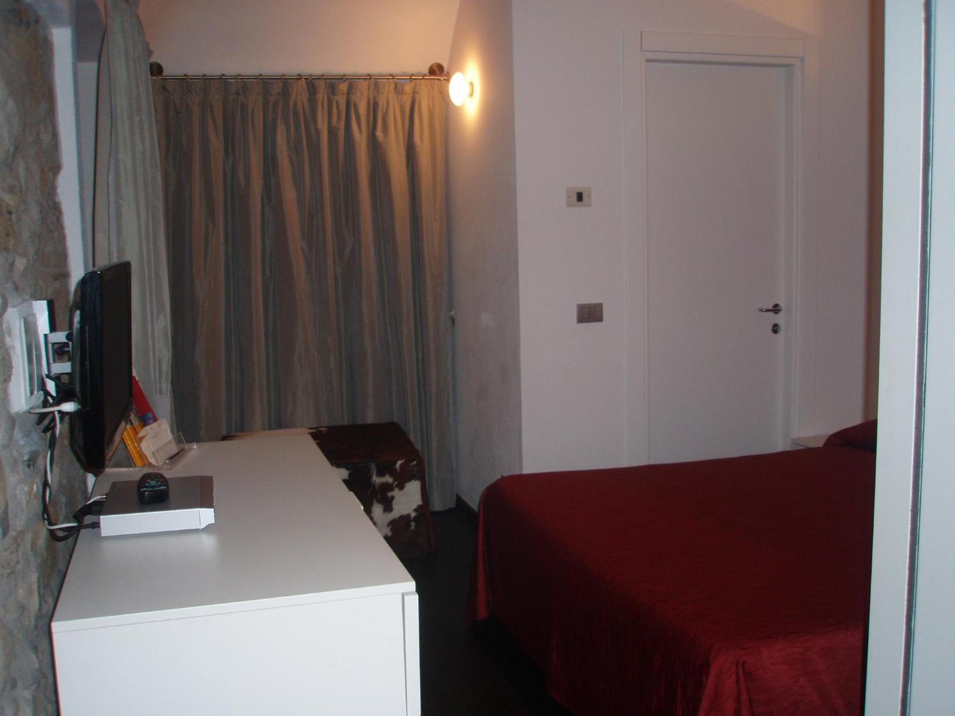 One-Bedroom Apartment - Annex