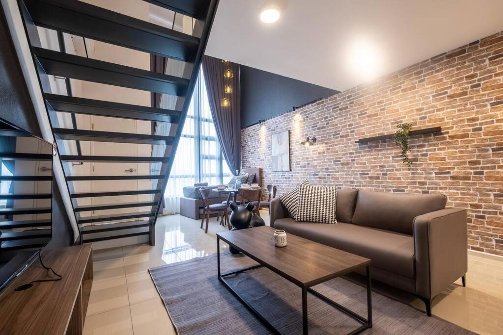 Duplex Industrial Loft 5pax above Eko Cheras Mall - Photo 21
