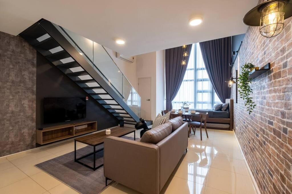 Duplex Industrial Loft 5pax above Eko Cheras Mall - Photo 16