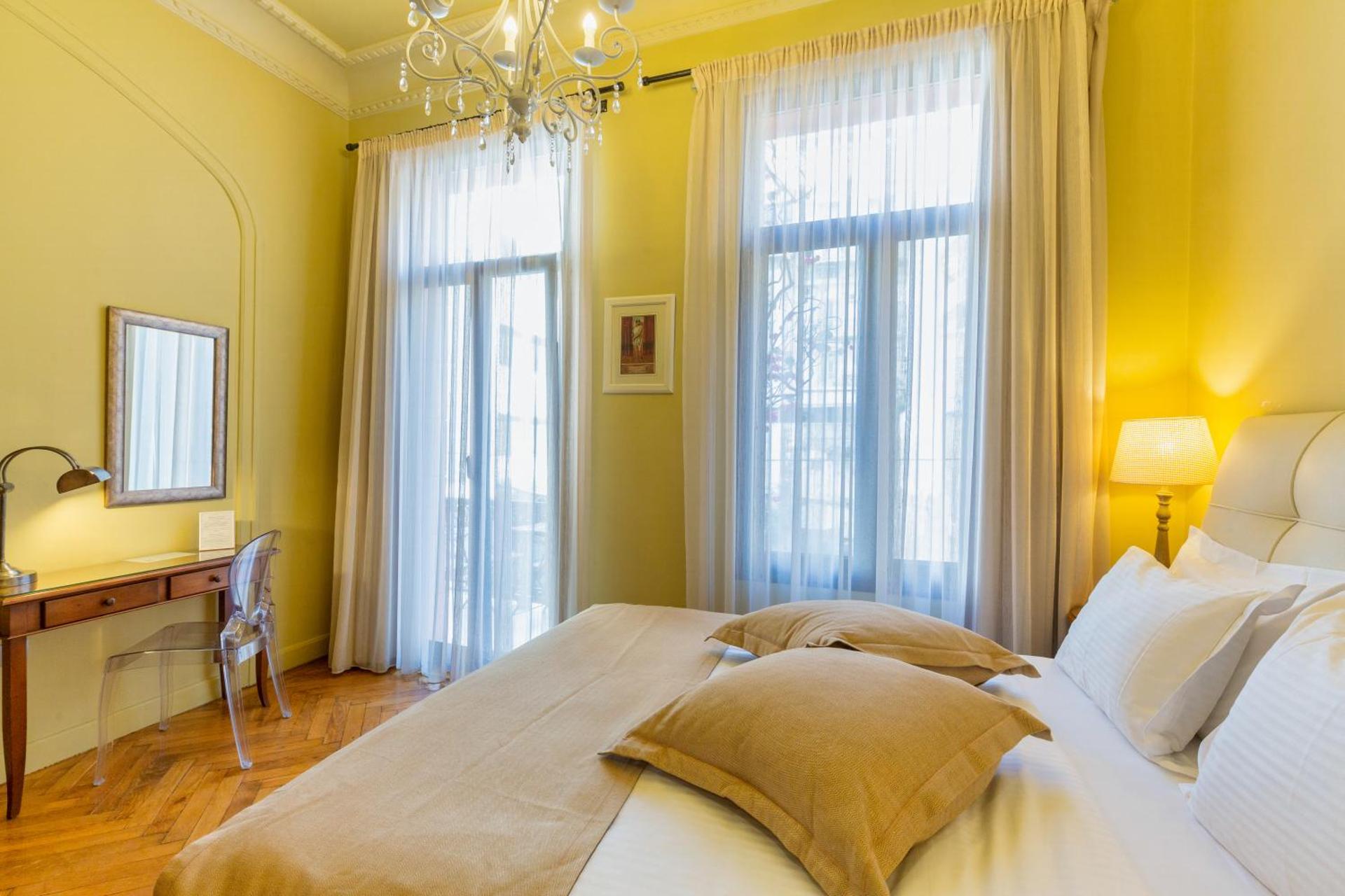 Family Room, Connecting Rooms