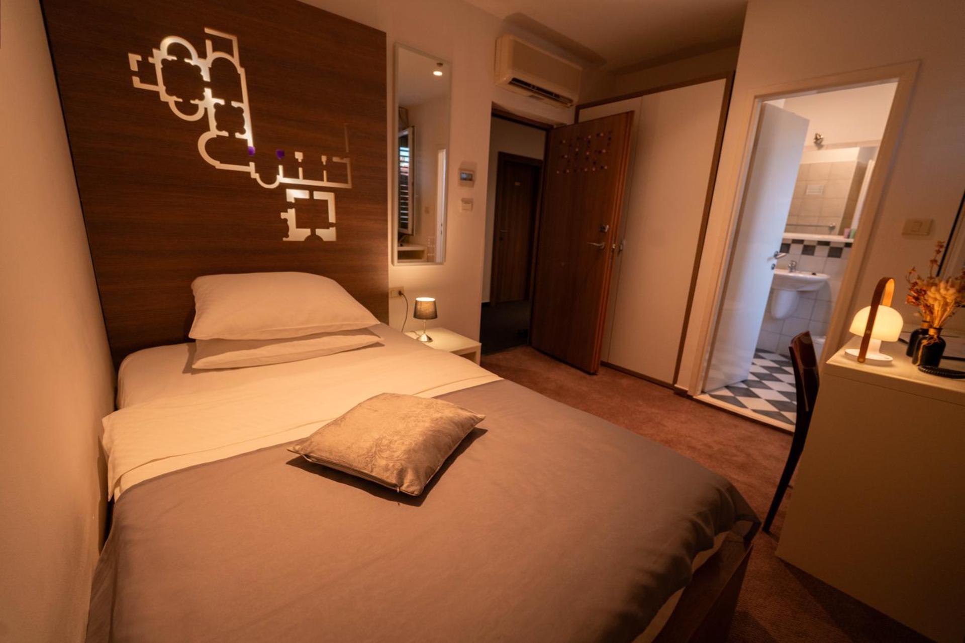 Slavija Culture Heritage Hotel - Photo 96