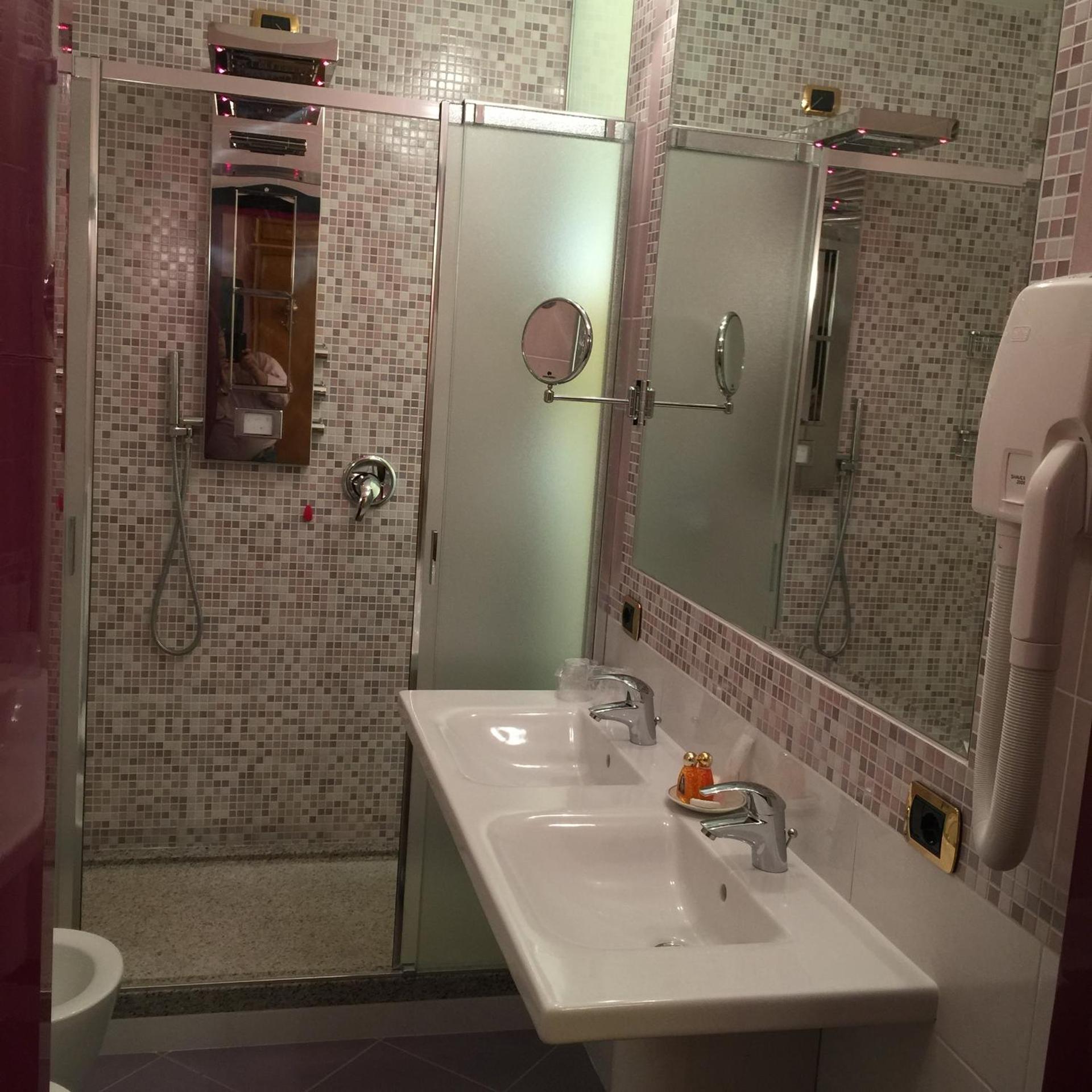 Hotel Vittoria - Photo 17