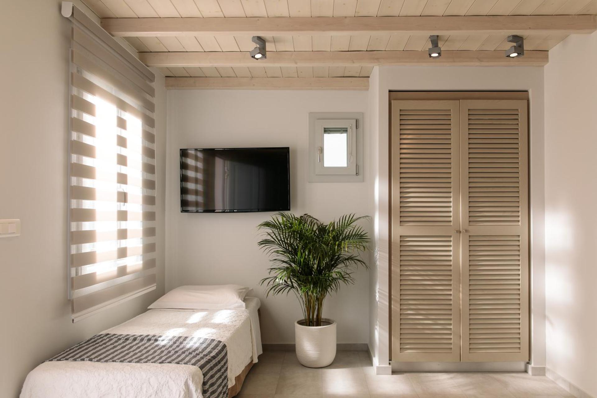Iria Beach Art Hotel - Photo 34