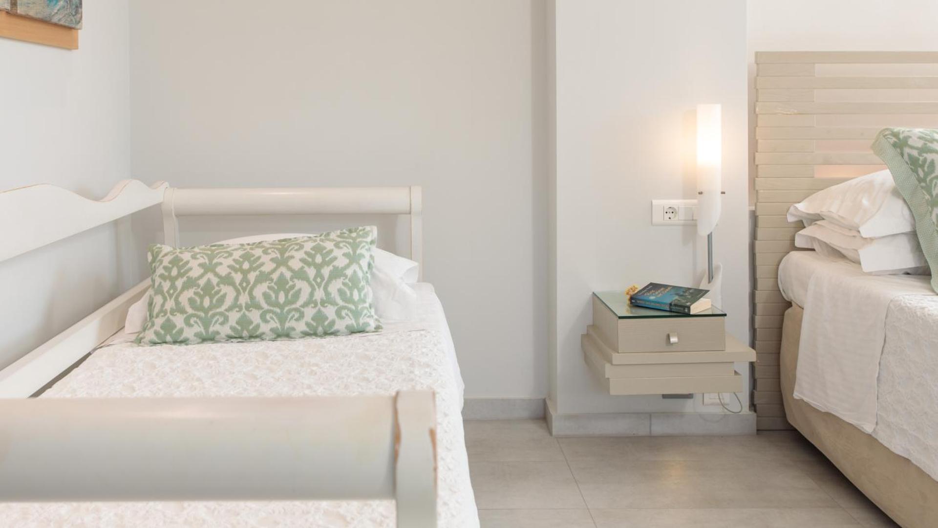 Iria Beach Art Hotel - Photo 65