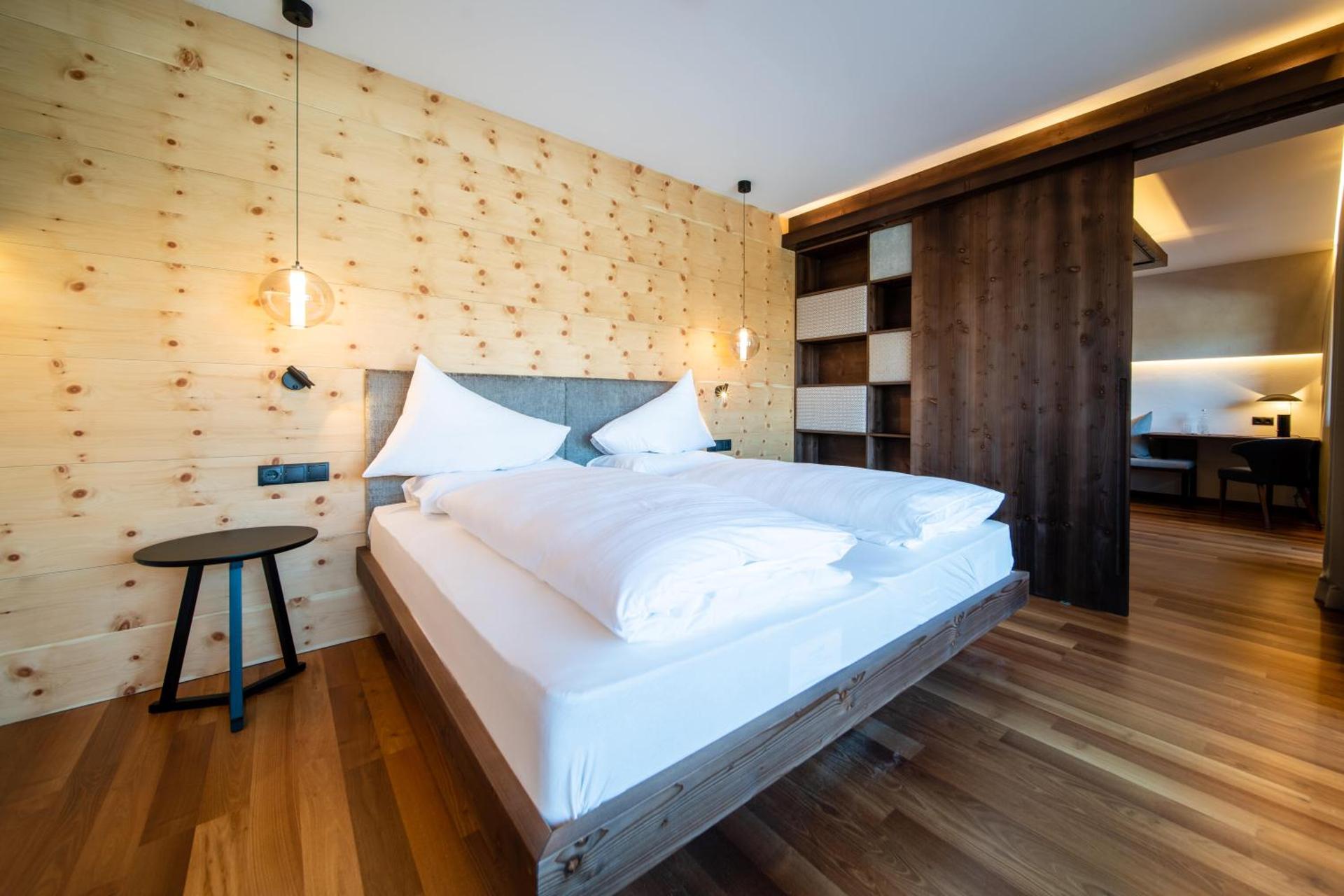 Family Suite with Balcony - Photo 3