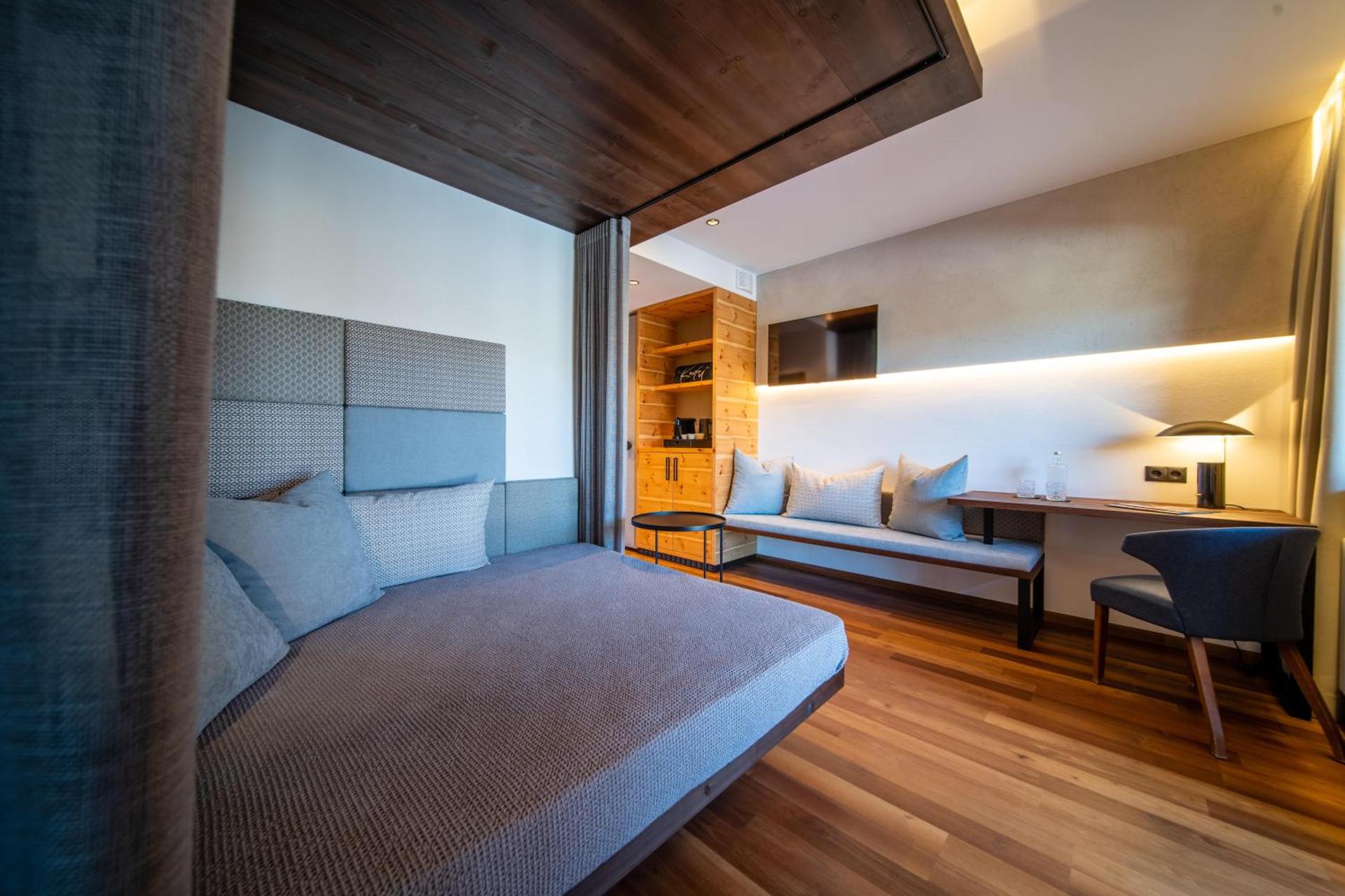 Family Suite with Balcony - Photo 4