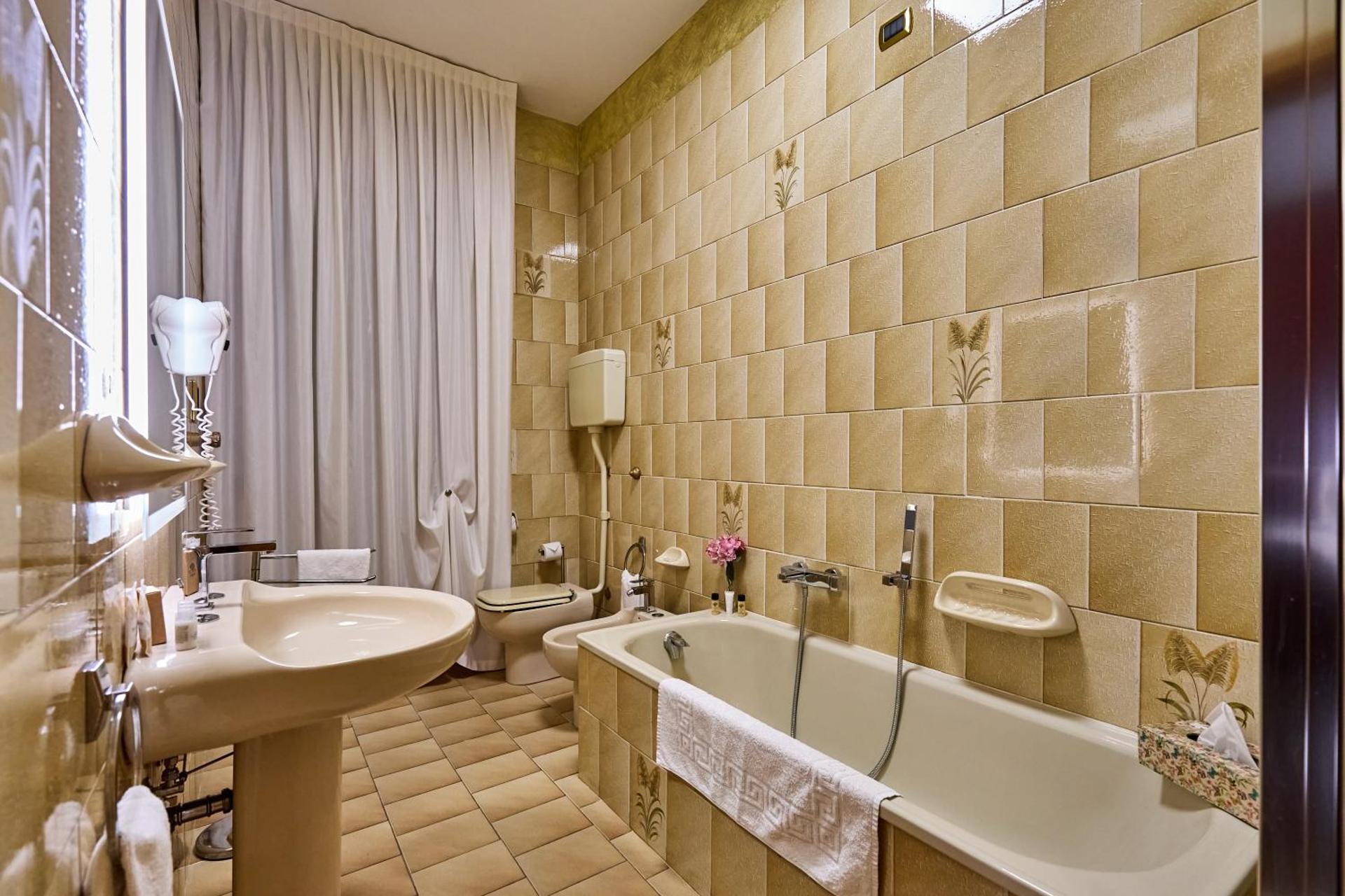 HOTEL PARADISO - Photo 28