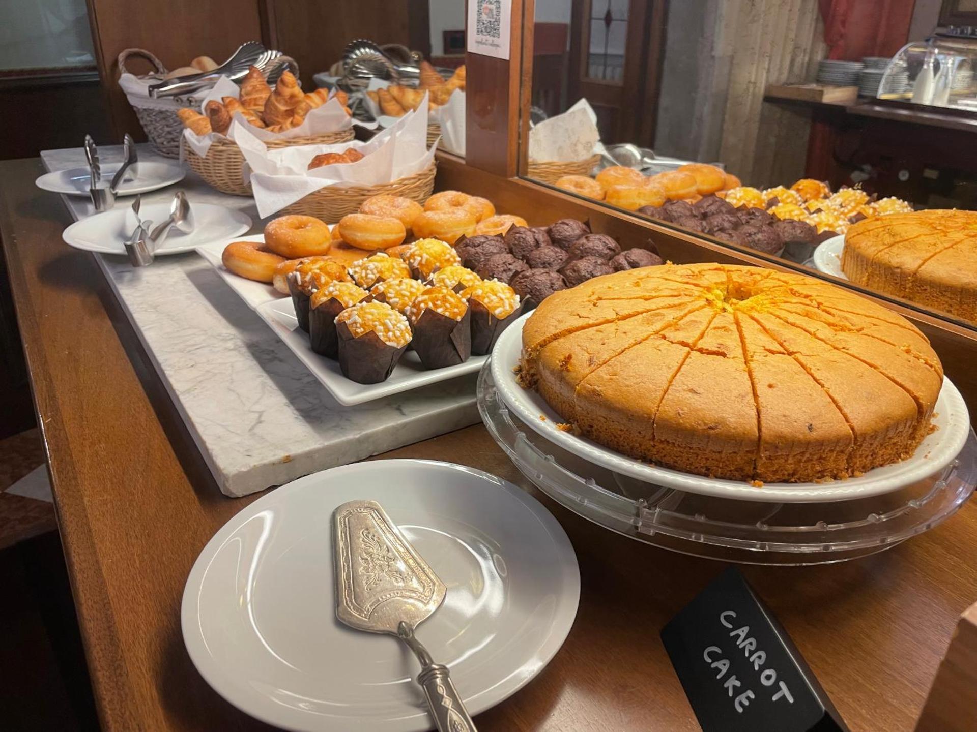 Hotel Fontana - Photo 16