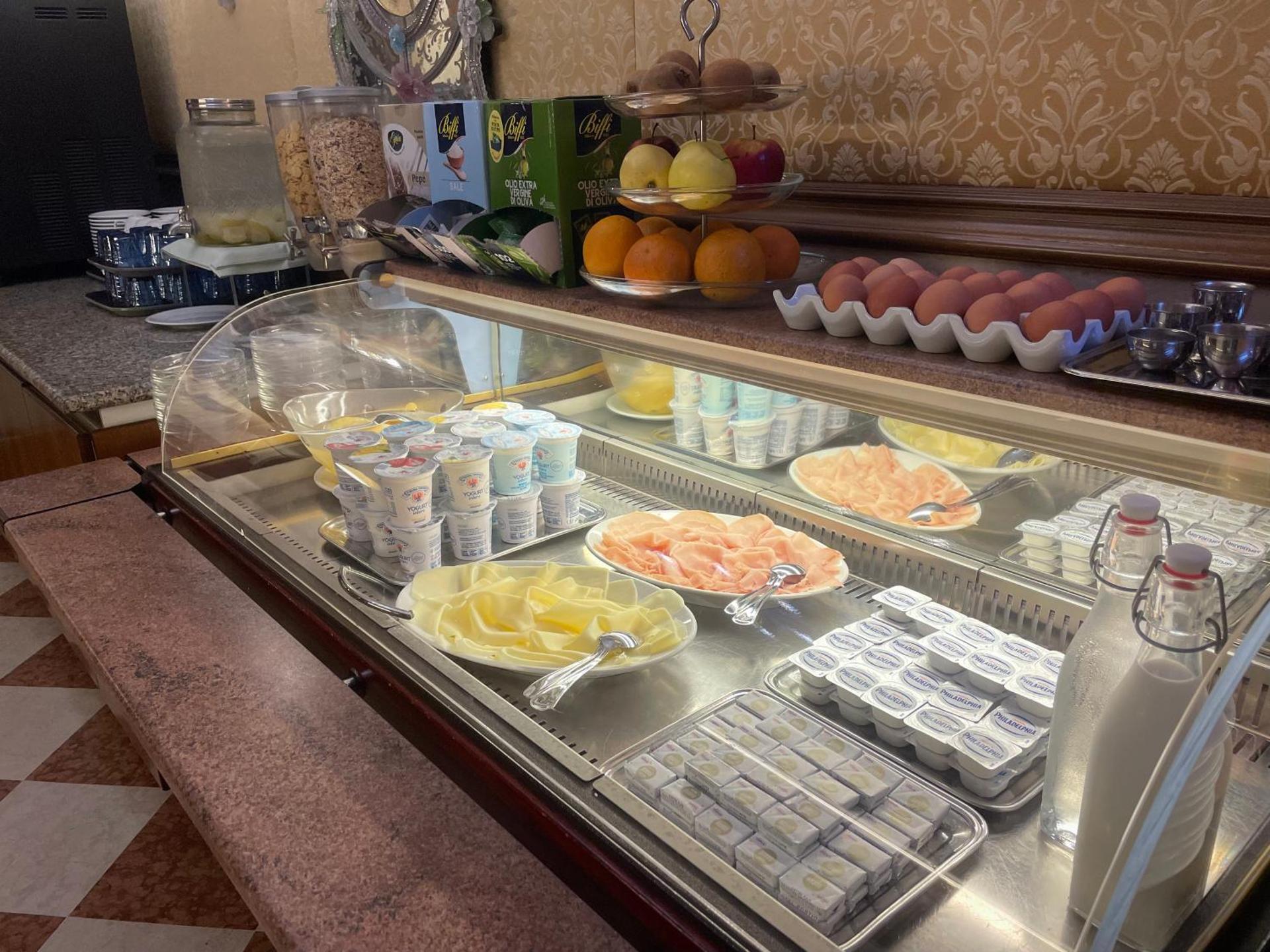 Hotel Fontana - Photo 15