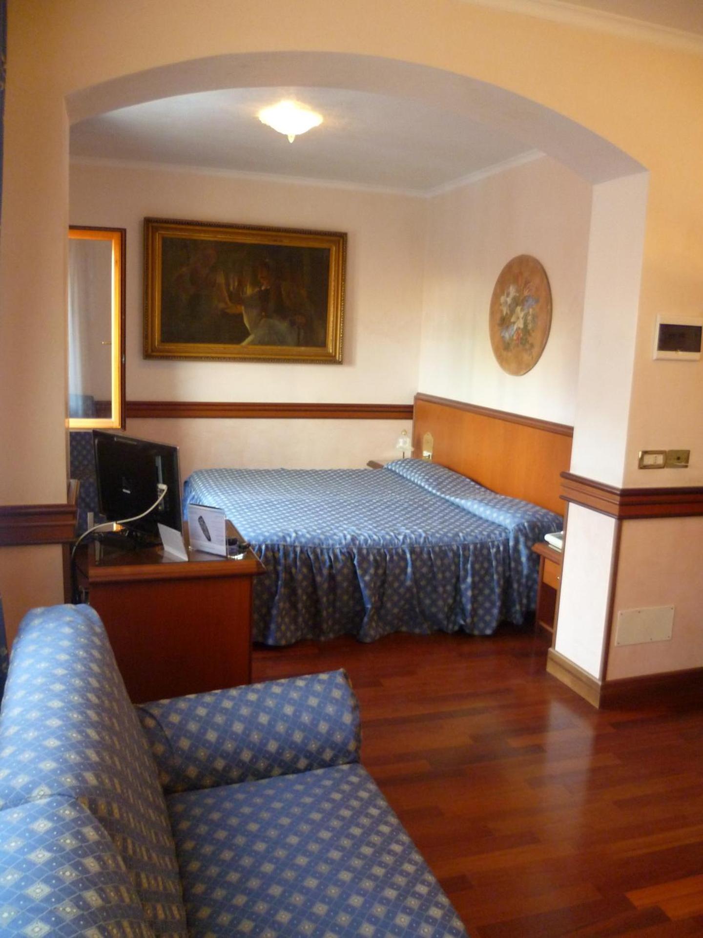 Hotel Minerva - Photo 37