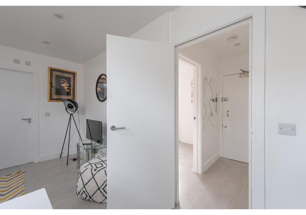 One-Bedroom Apartment - Photo 4
