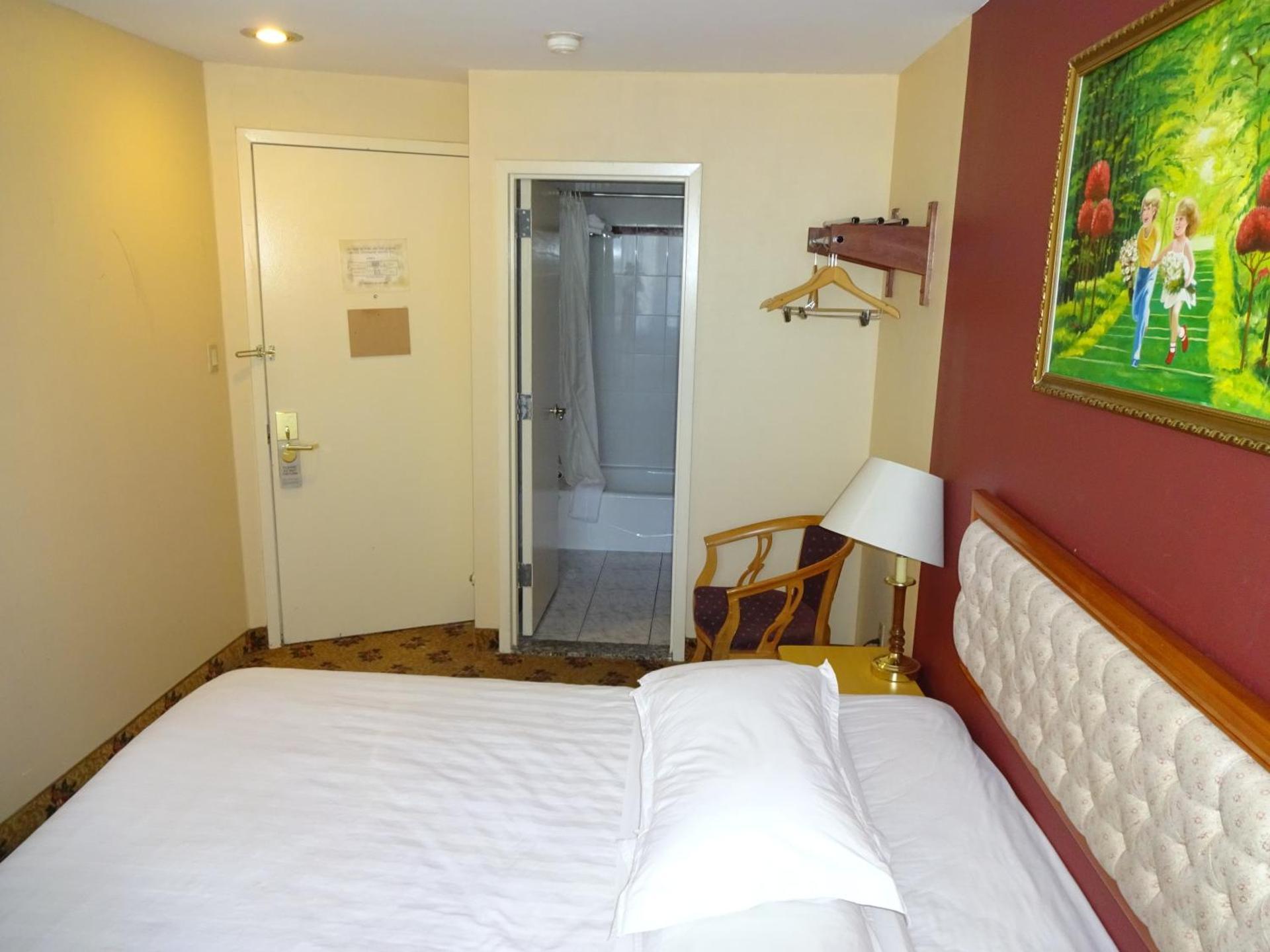 Flushing Hotel - Photo 25