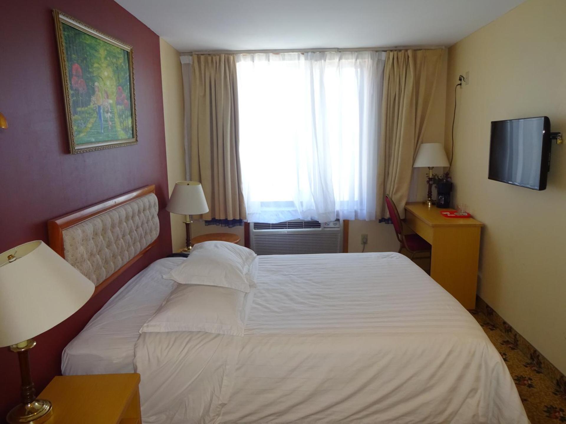 Flushing Hotel - Photo 11